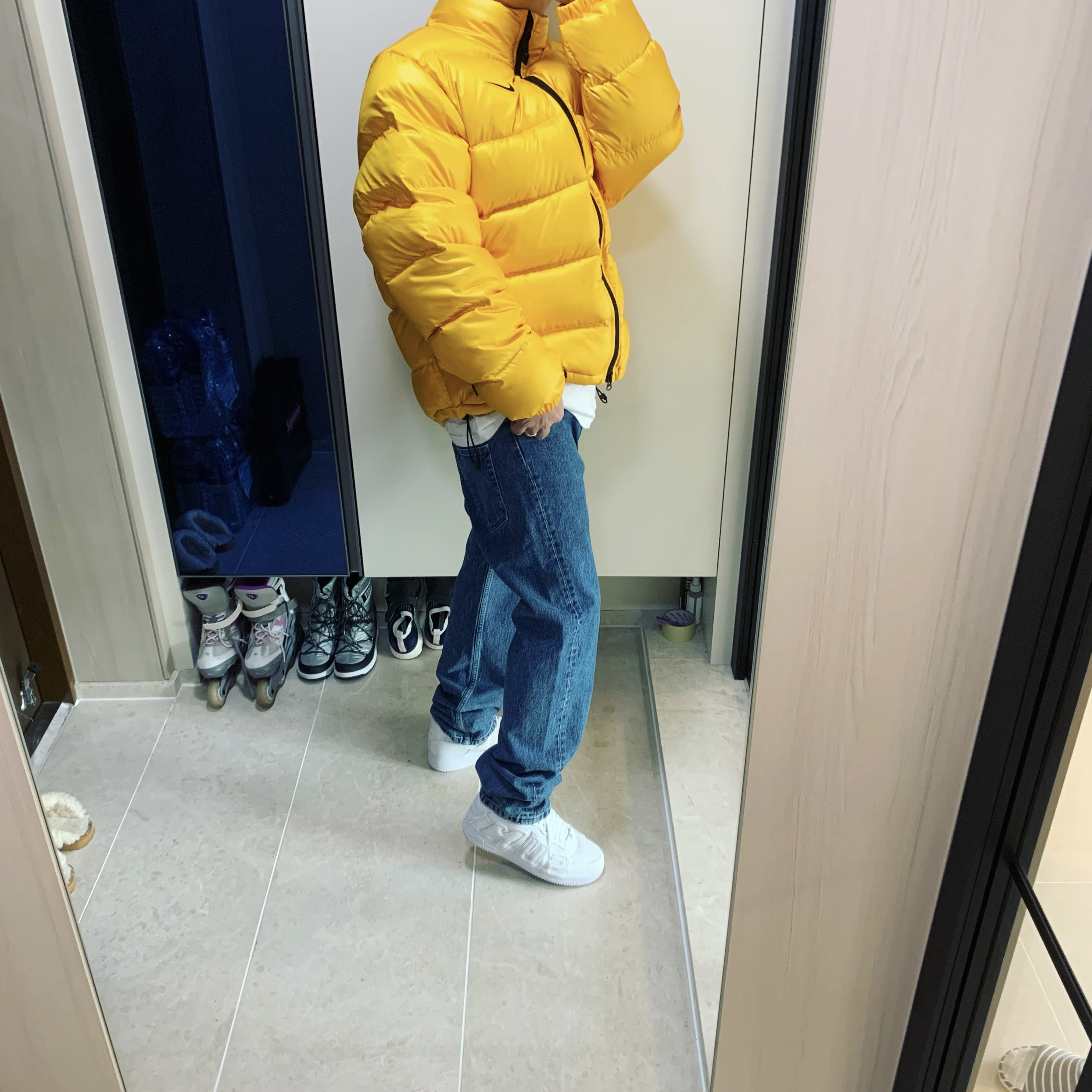 Nike x Drake Nocta Puffer Jacket University Gold - US/EU, Nike x Cactus Plant Flea Market Air Force 1 Low Premium White 착용 스타일 - 2