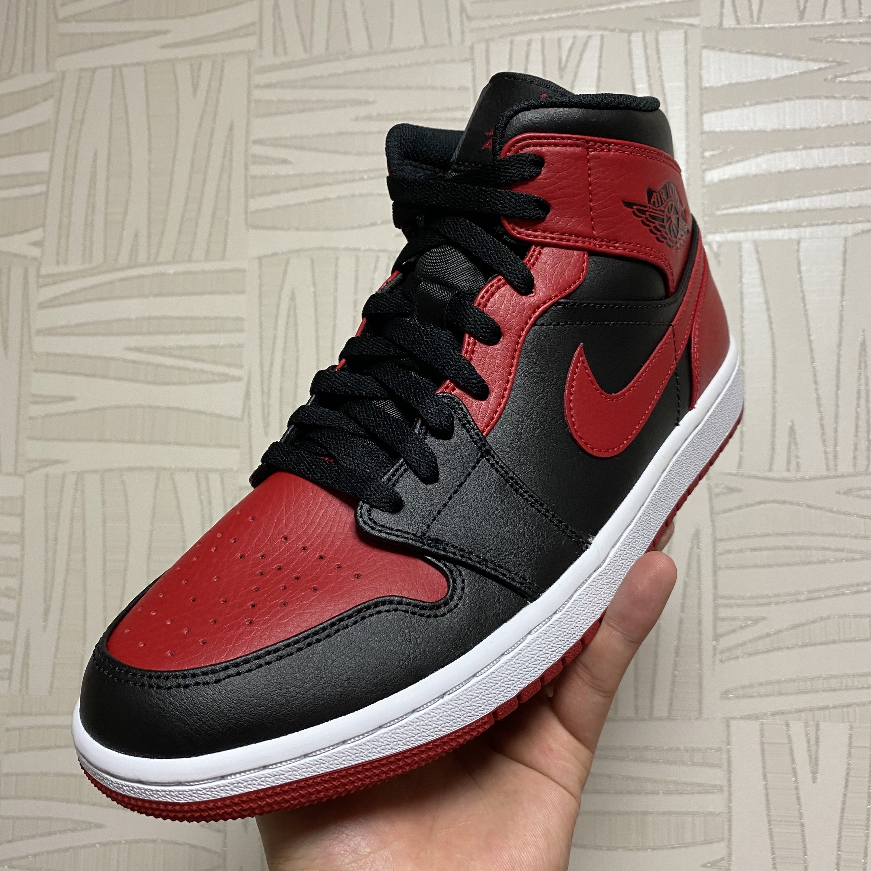 Jordan 1 Mid Bred Banned 2020 착용 스타일 - 2
