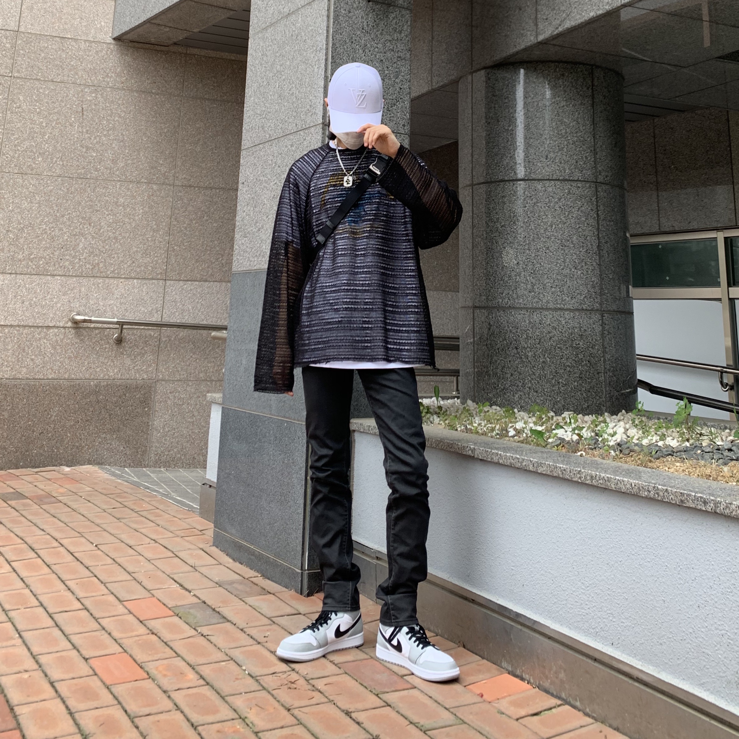 Jordan 1 Mid Light Smoke Grey 착용 스타일 - 2