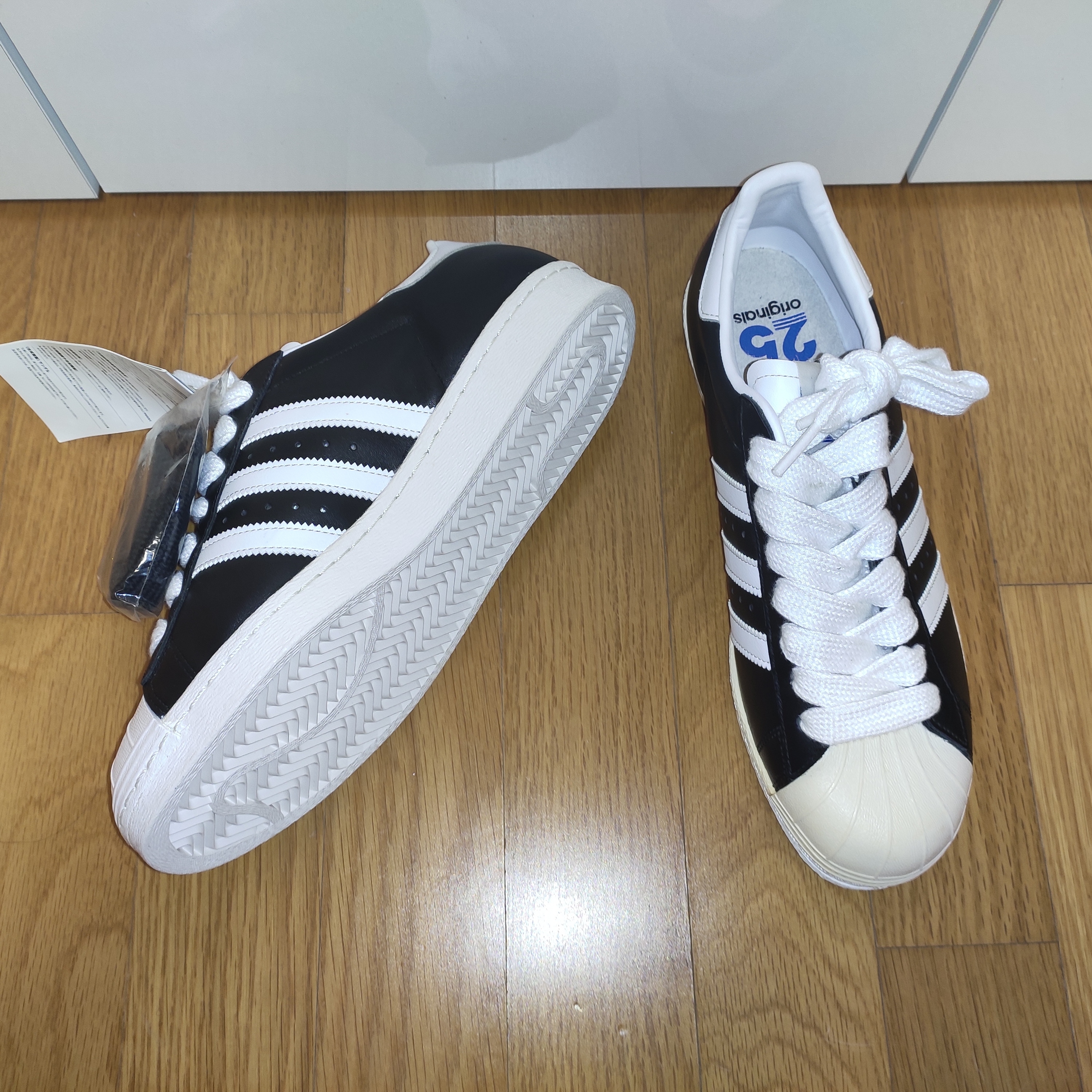 Adidas x Nigo superstar 80s Black 착용 스타일 - 1