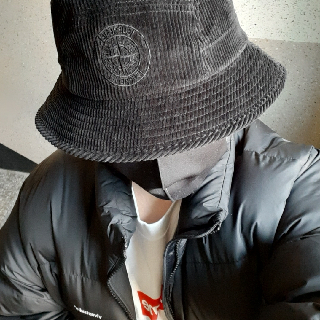 Supreme x Stone Island Corduroy Crusher Black - 20FW, Supreme Box Logo L/S T-Shirt White - 20FW 착용 스타일