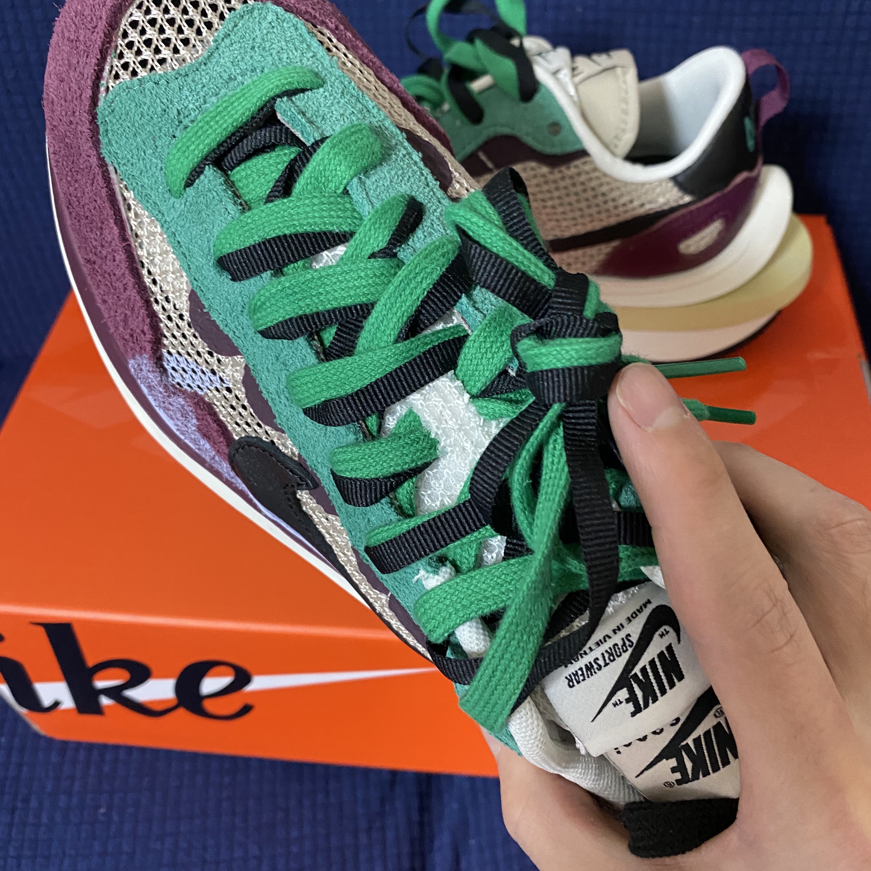 Nike x Sacai VaporWaffle String & Black Villain Red 착용 스타일 - 1