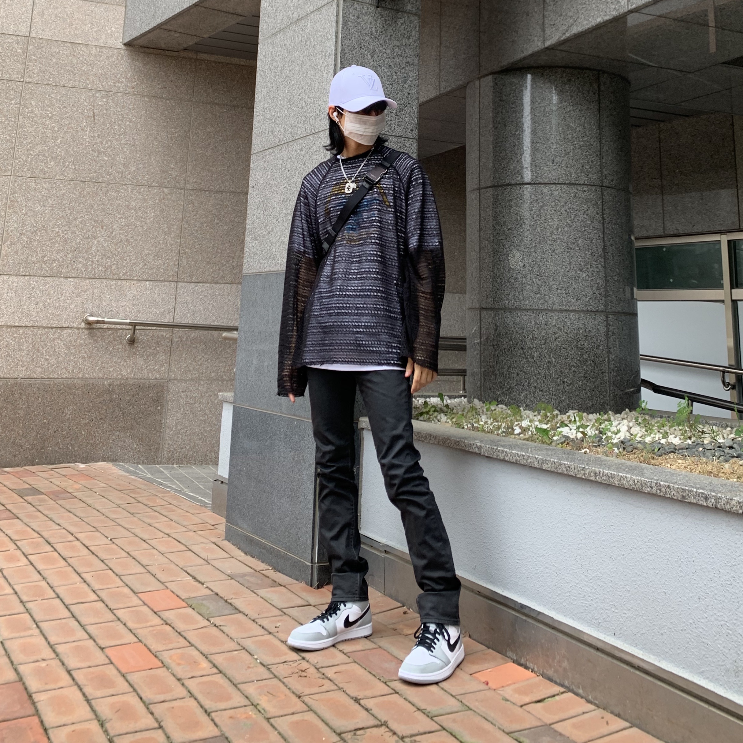 Jordan 1 Mid Light Smoke Grey 착용 스타일 - 1
