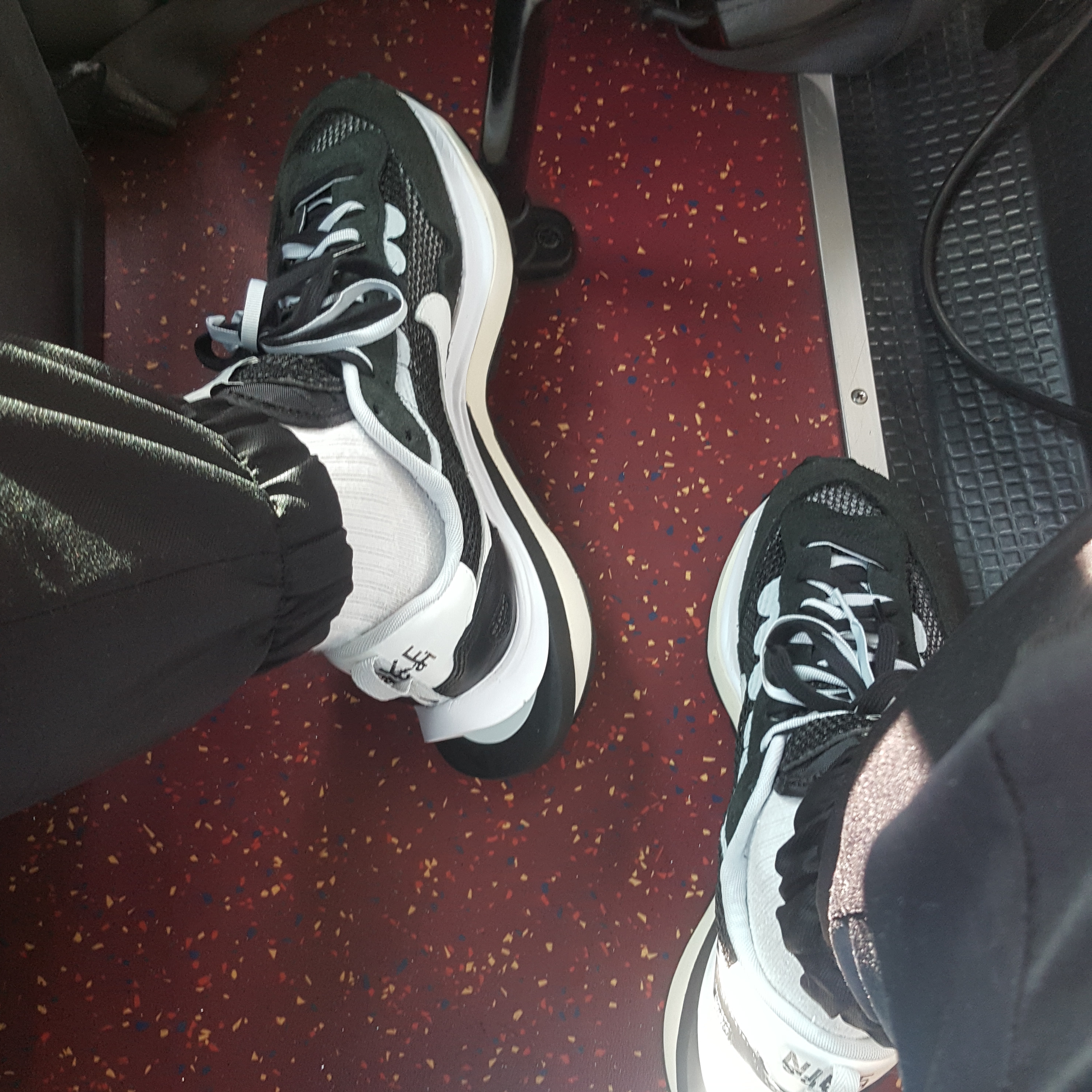 Nike x Sacai VaporWaffle Black White 착용 스타일