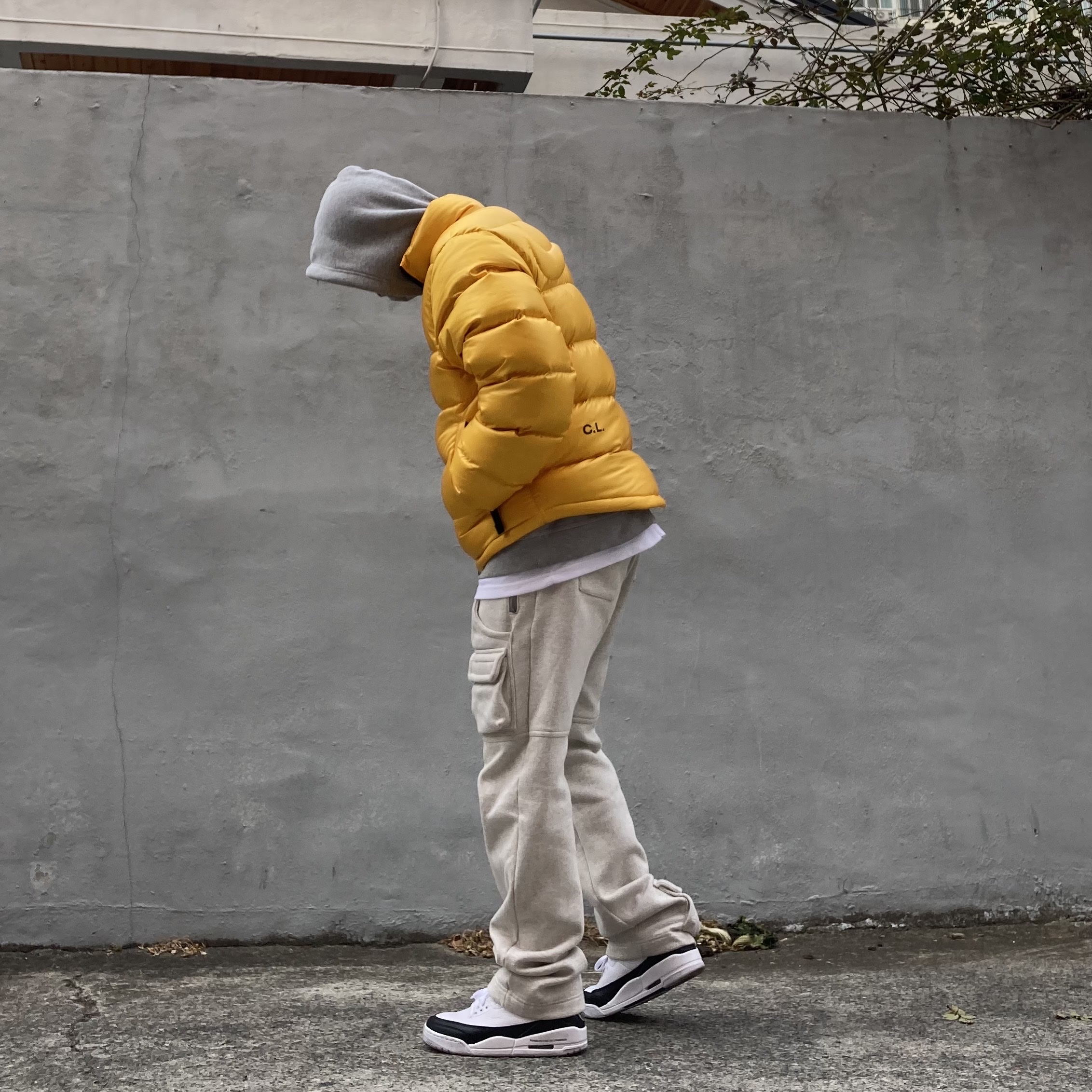 Nike x Drake Nocta Puffer Jacket University Gold - Asia, Jordan 3 x Fragment Retro SP White Black 착용 스타일 - 1