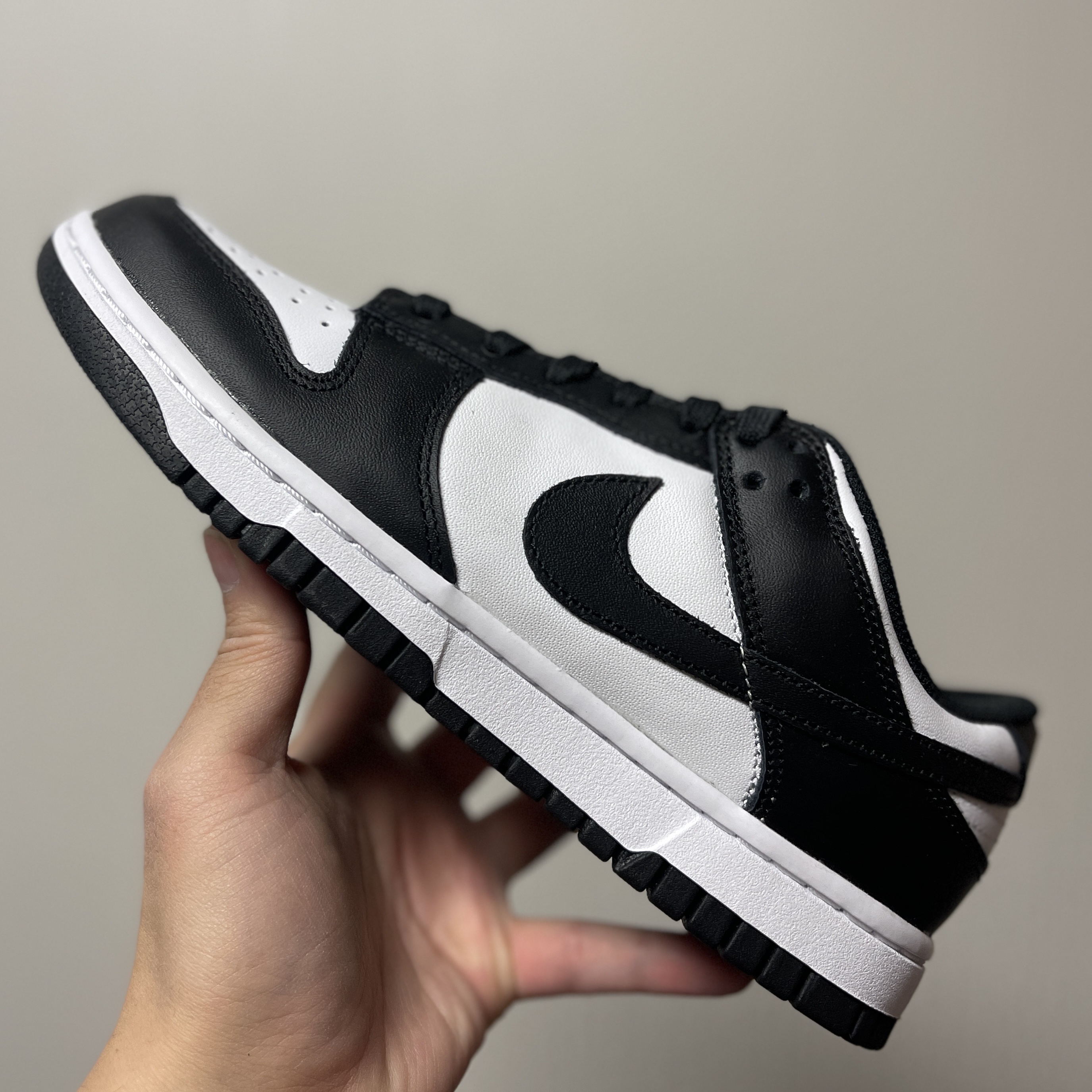 (W) Nike Dunk Low Black, Nike SB Dunk Low Pro Chicago 착용 스타일 - 3
