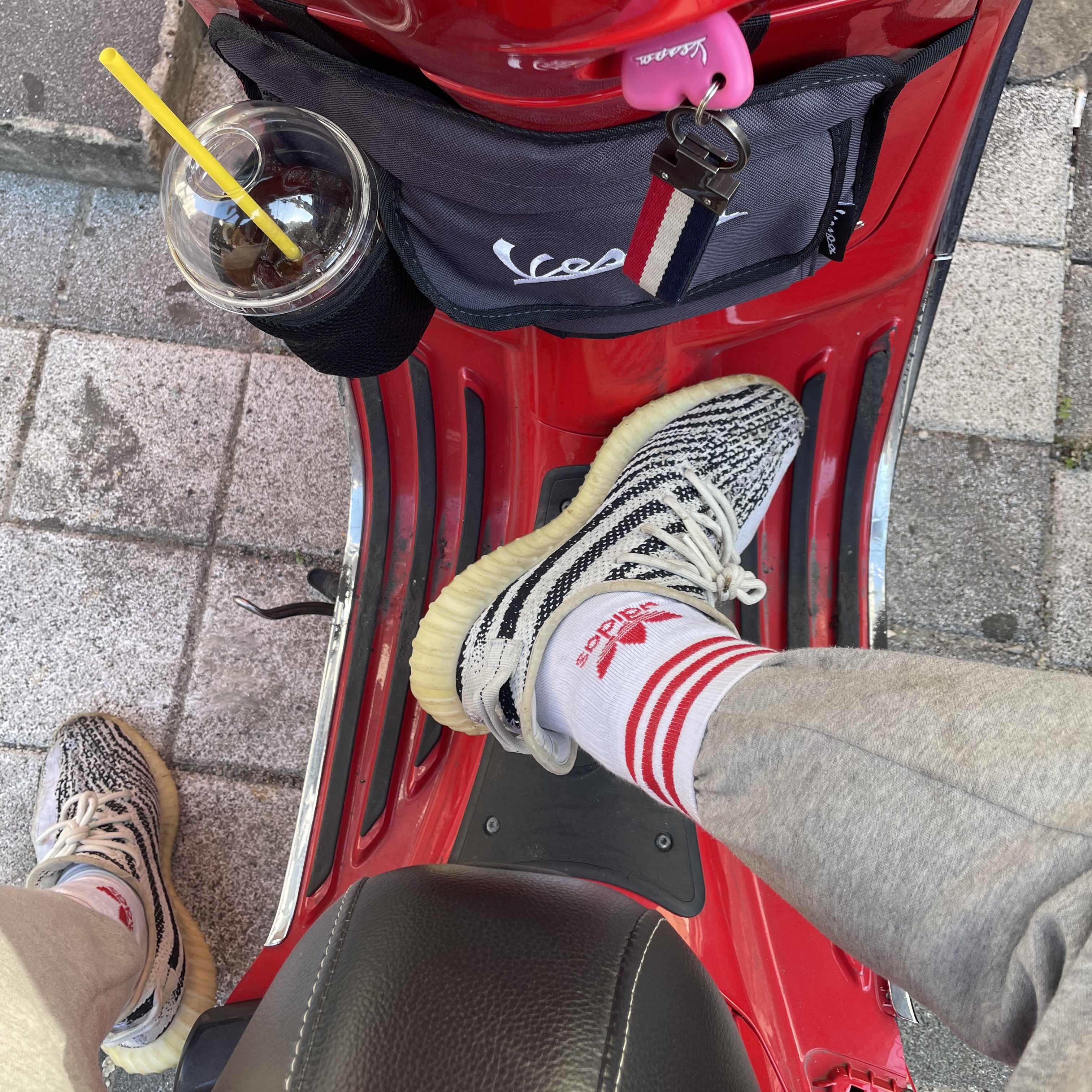 Adidas Yeezy Boost 350 V2 Zebra 2017/2019/2020 착용 스타일