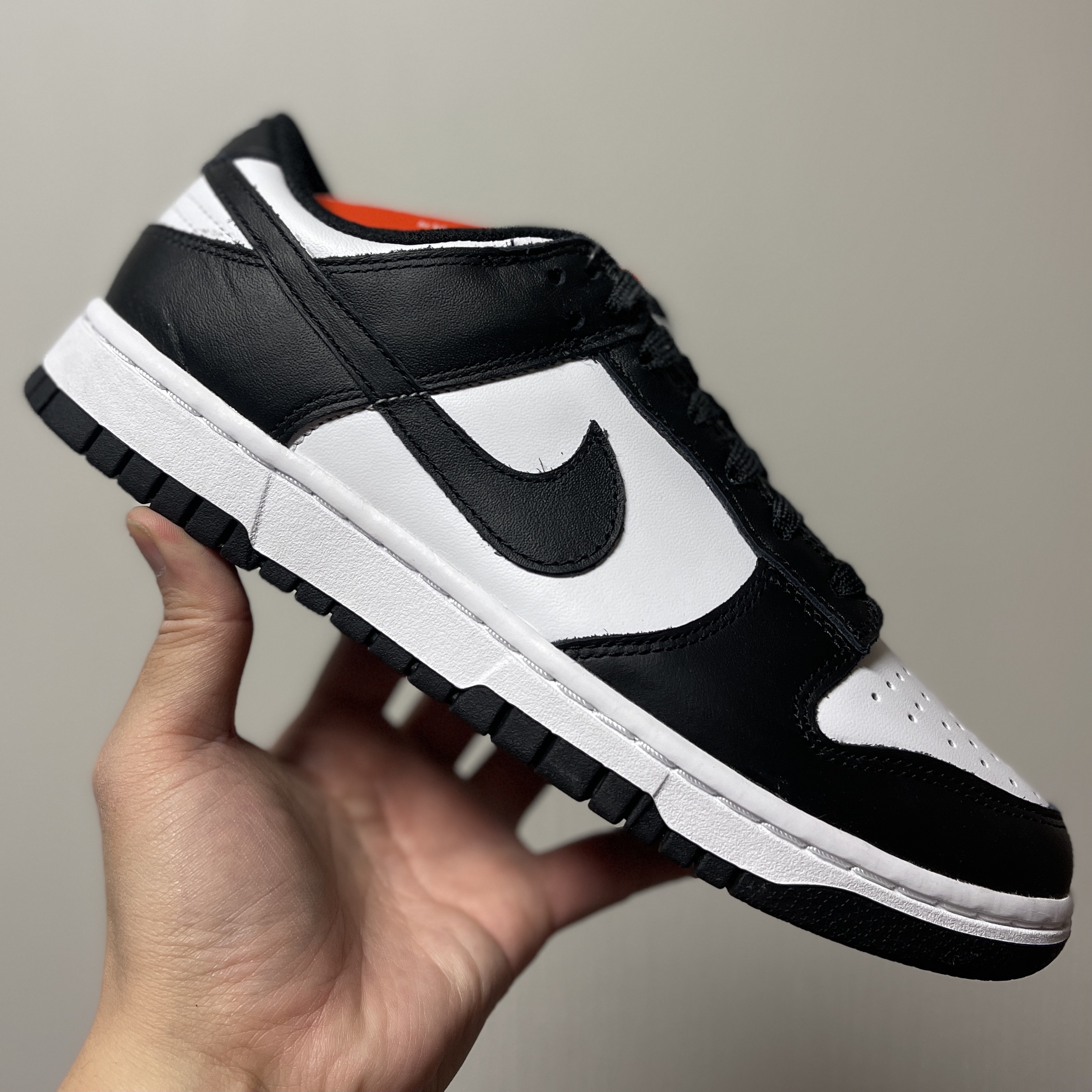 (W) Nike Dunk Low Black, Nike SB Dunk Low Pro Chicago 착용 스타일 - 4