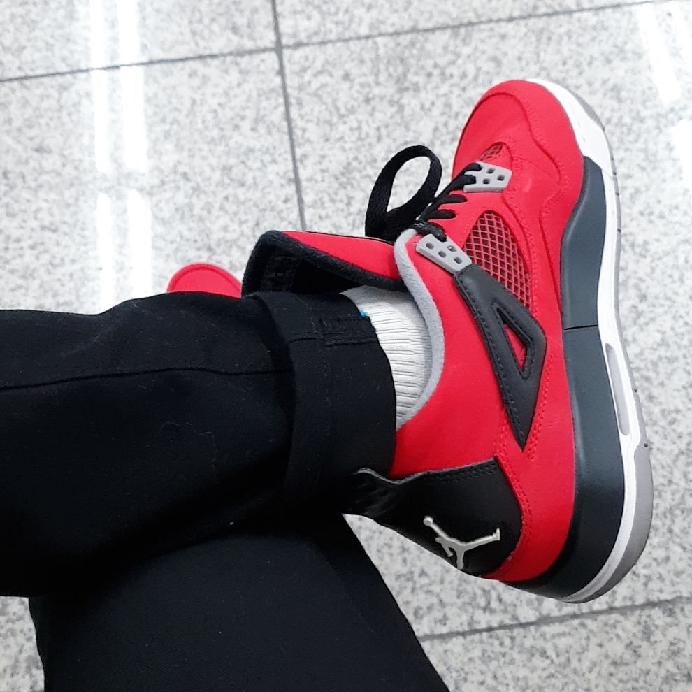(GS) Jordan 4 Retro Toro Bravo 착용 스타일
