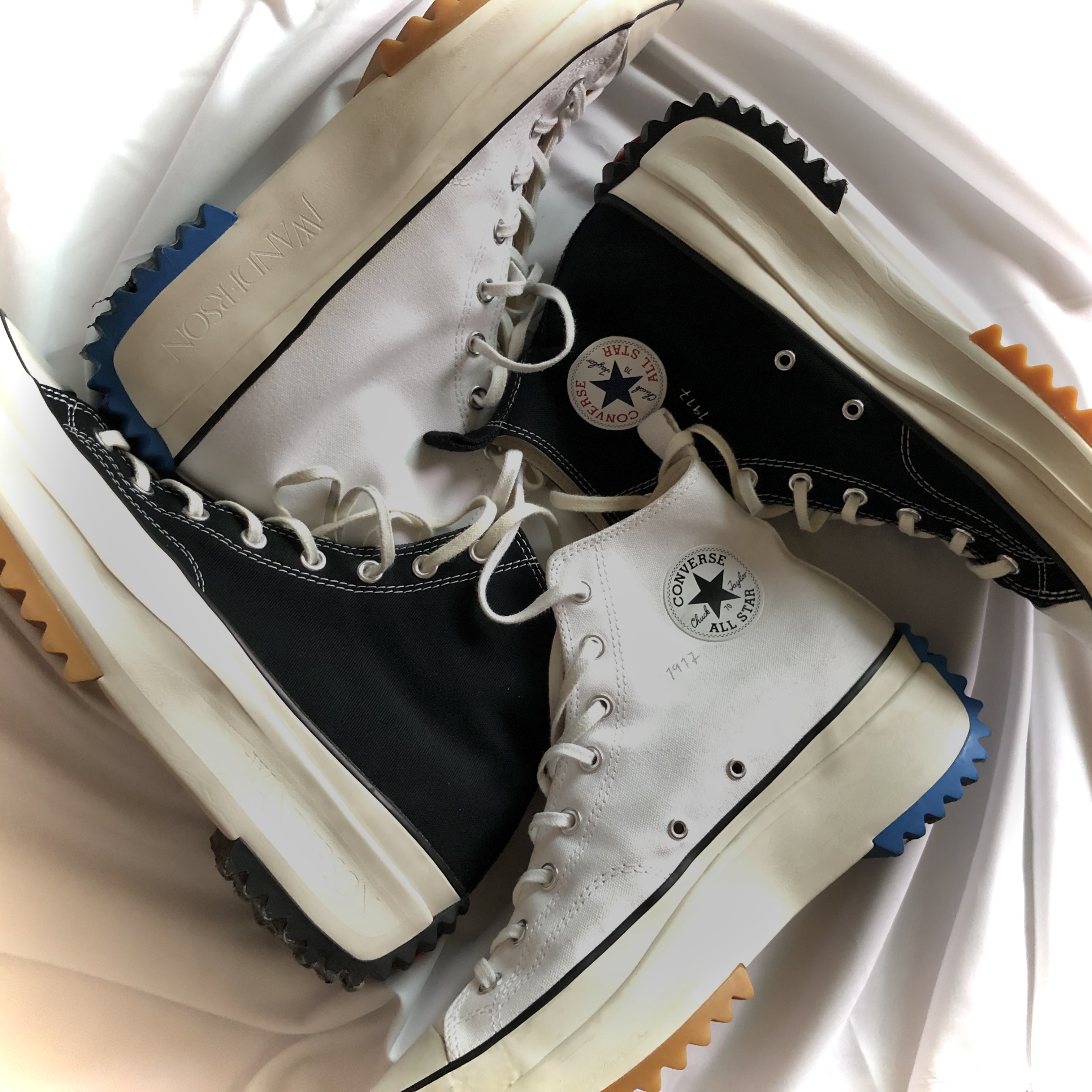Converse x JW Anderson Run Star Hike Hi Black, Converse x JW Anderson Run Star Hike Hi White 착용 스타일