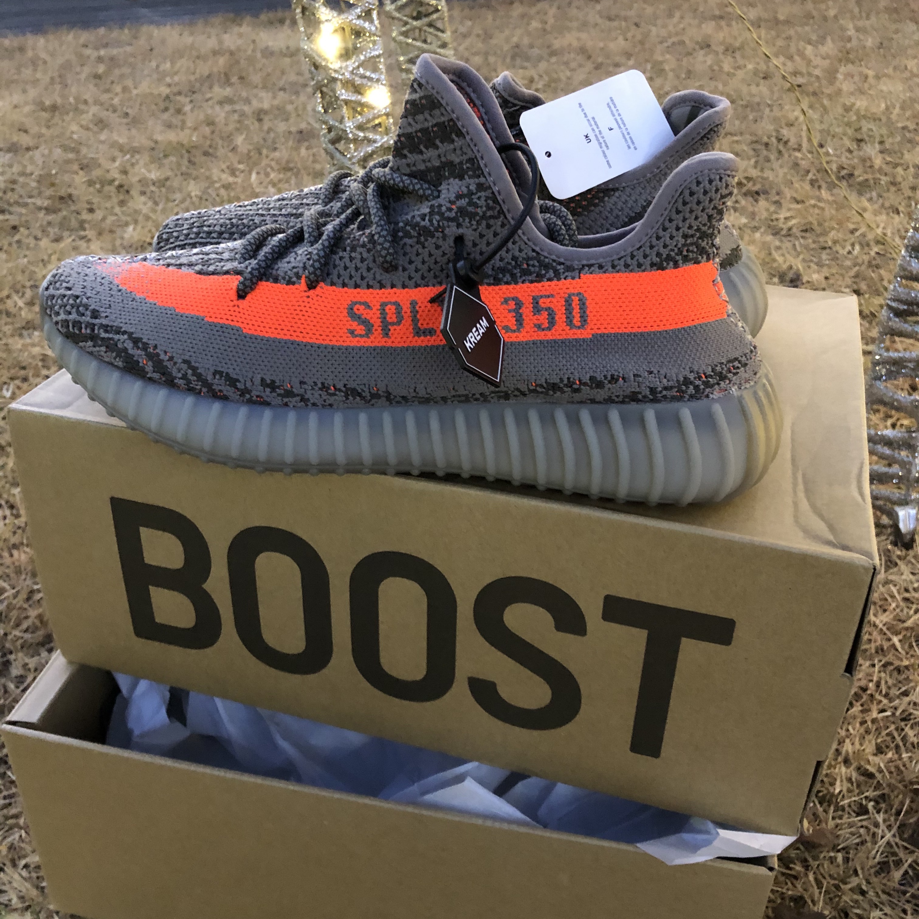 Adidas Yeezy Boost 350 V2 Beluga, Jordan 1 x Off-White Retro High Chicago The Ten 착용 스타일 - 1