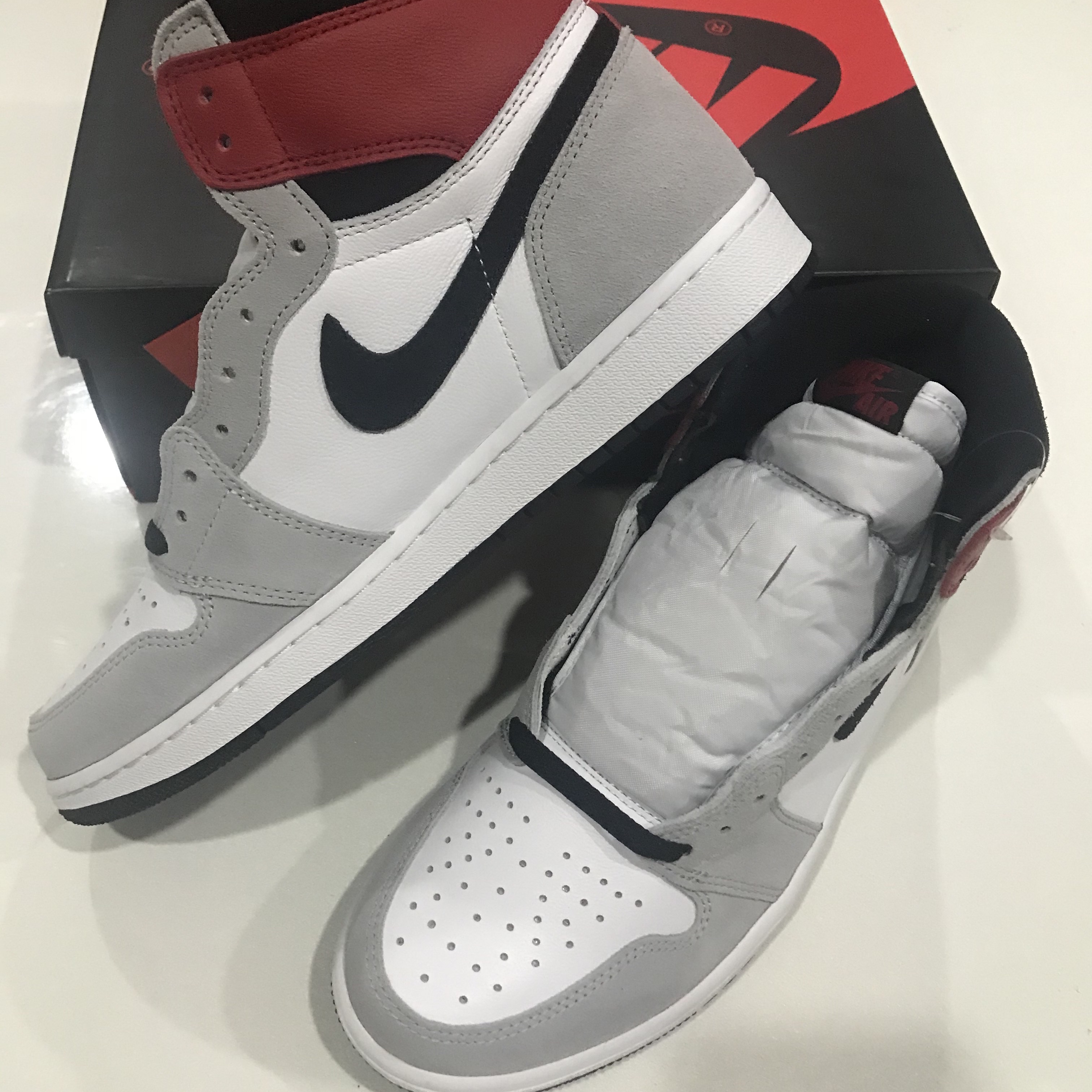 Jordan 1 Retro High OG Light Smoke Grey 착용 스타일 - 1