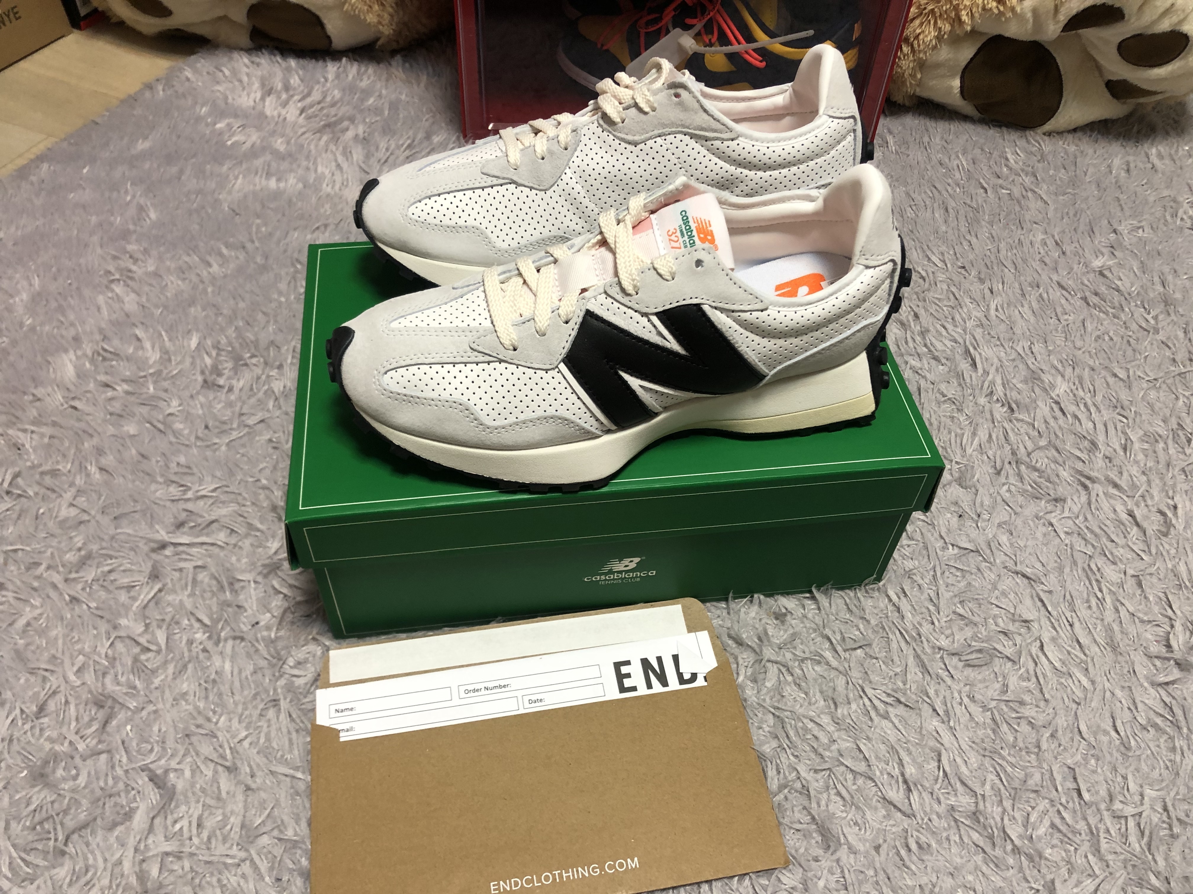 New Balance x Casablanca 327 Idealist Black Grey Pink 착용 스타일 - 1