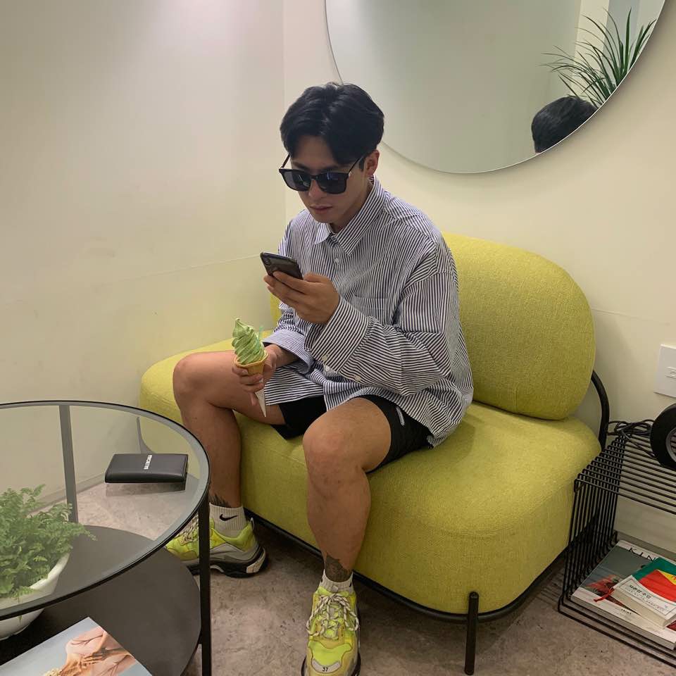 Balenciaga Triple S Yellow Green 착용 스타일