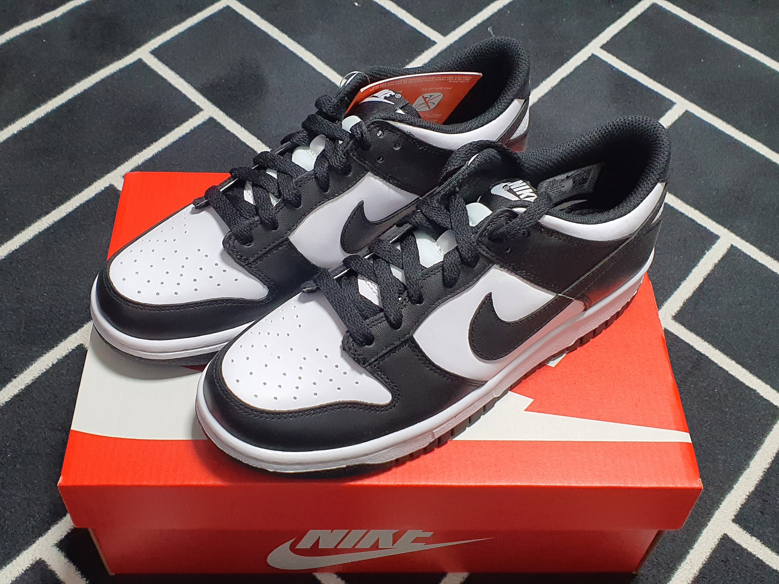 (GS) Nike Dunk Low Black 착용 스타일