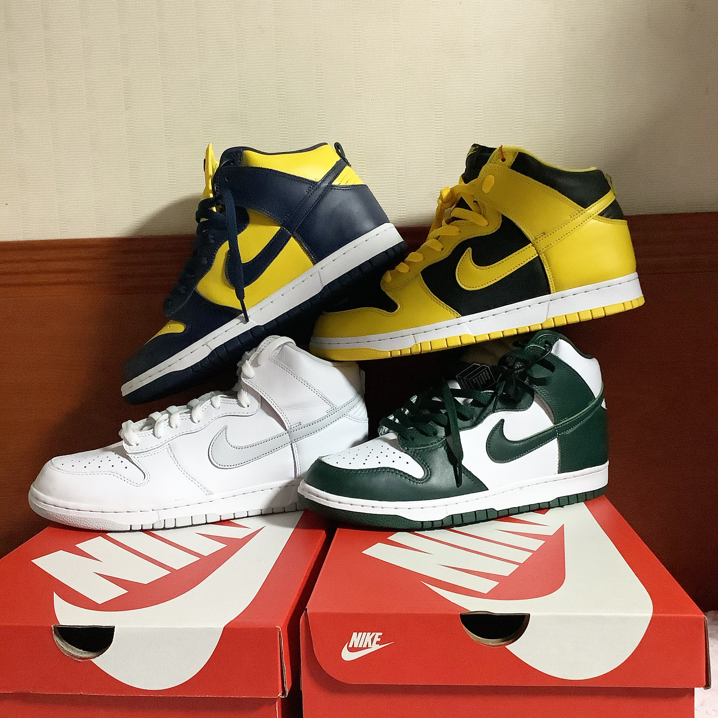 Nike Dunk High SP Varsity Maize, Nike Dunk High SP Spartan Green 착용 스타일