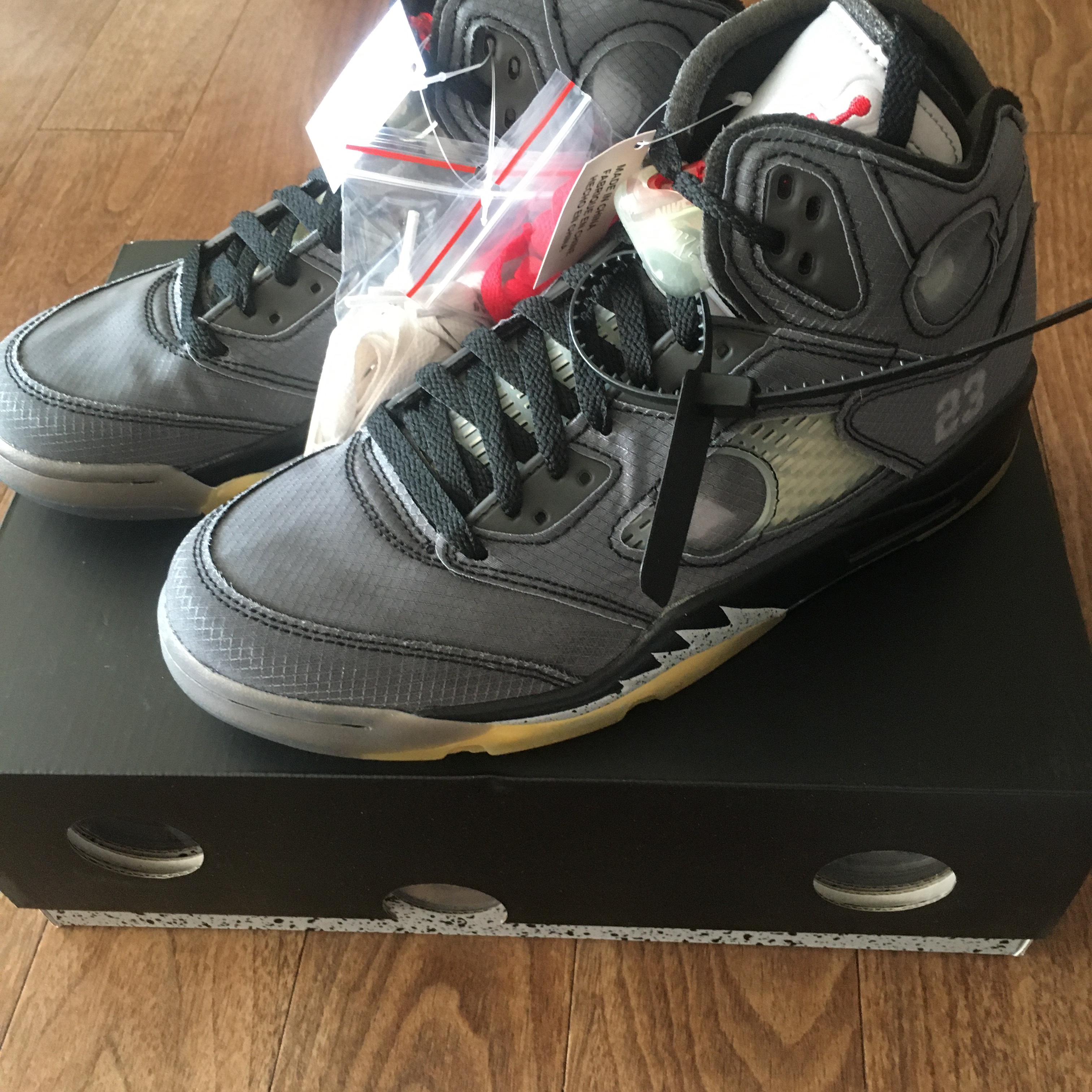Jordan 5 x Off-White Retro SP Black Muslin 착용 스타일