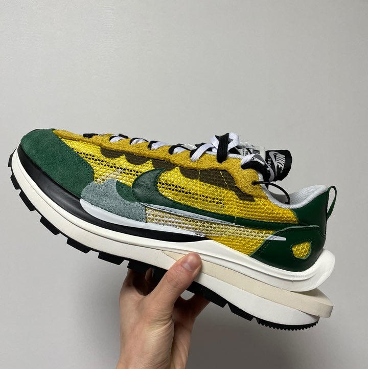 Nike x Sacai VaporWaffle Tour Yellow & Gorge Green Sail 착용 스타일