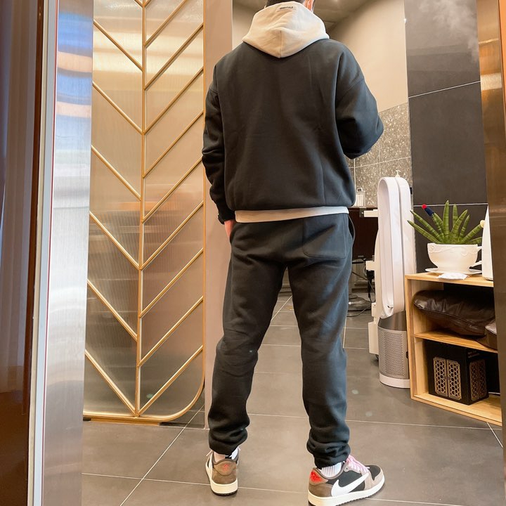 Jordan 1 x Travis Scott Retro Low OG SP Mocha, Essentials Sweatpants Dark Slate/Black 2020 착용 스타일
