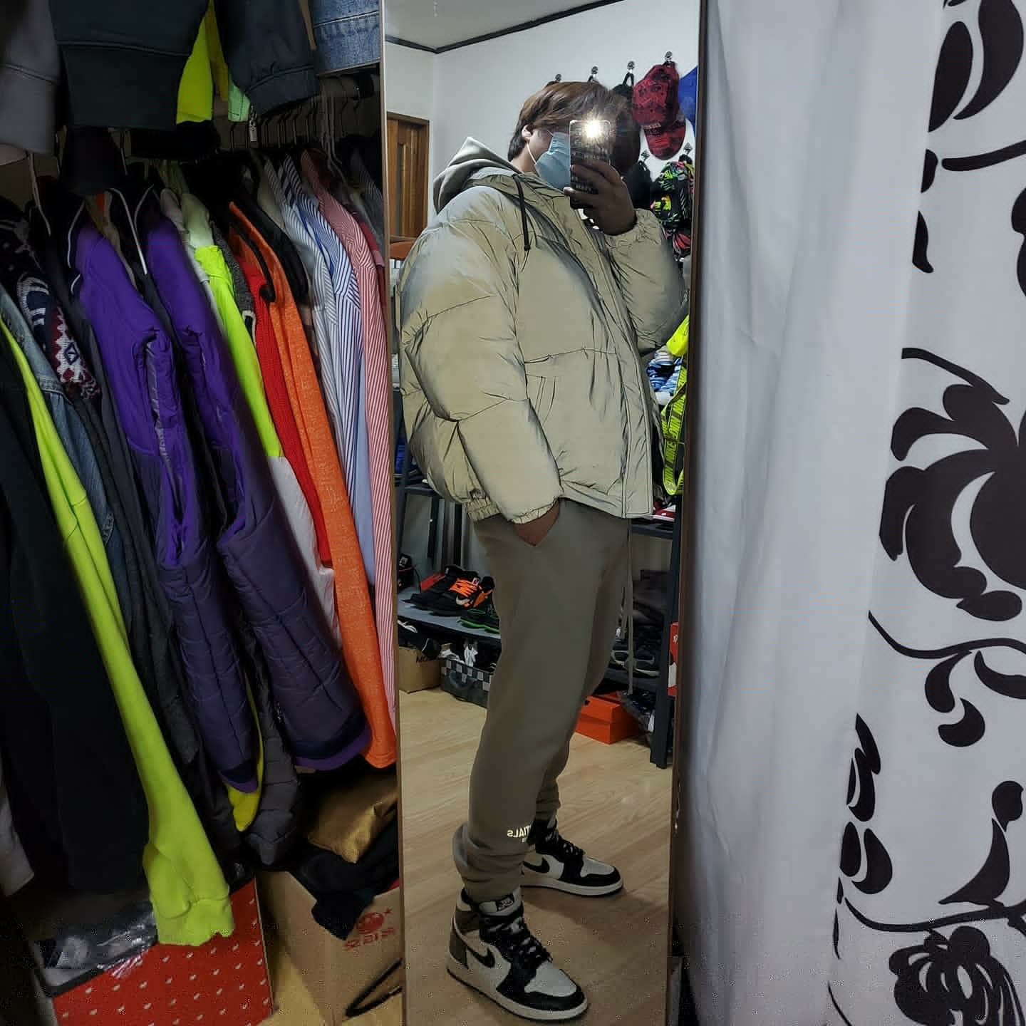 Essentials 3D Silicon Applique Pullover Hoodie String Tan - 20SS, Essentials Sweatpants String Tan - 20SS 착용 스타일 - 2