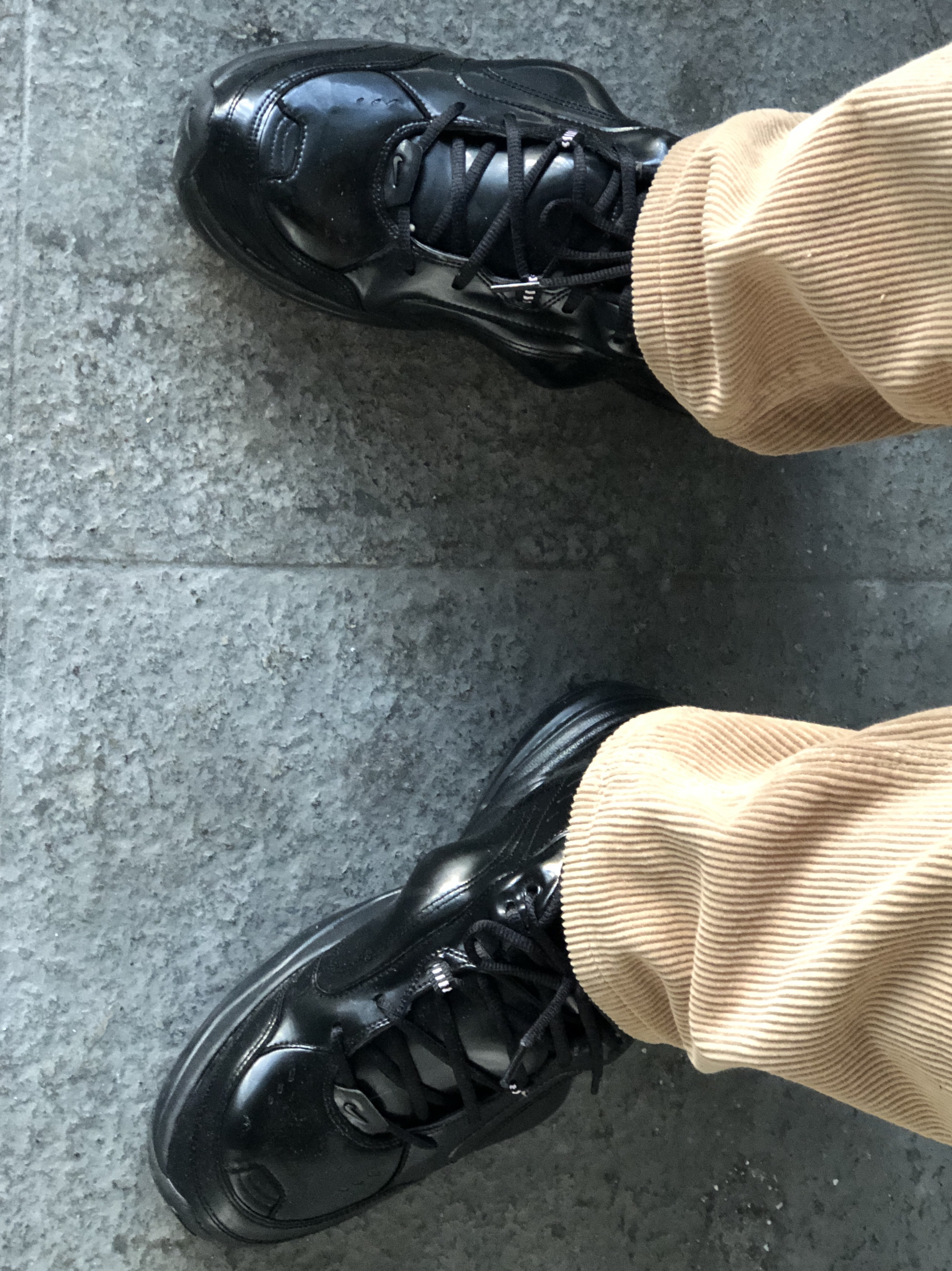 Nike x Martine Rose Air Monarch IV Black 착용 스타일 - 3