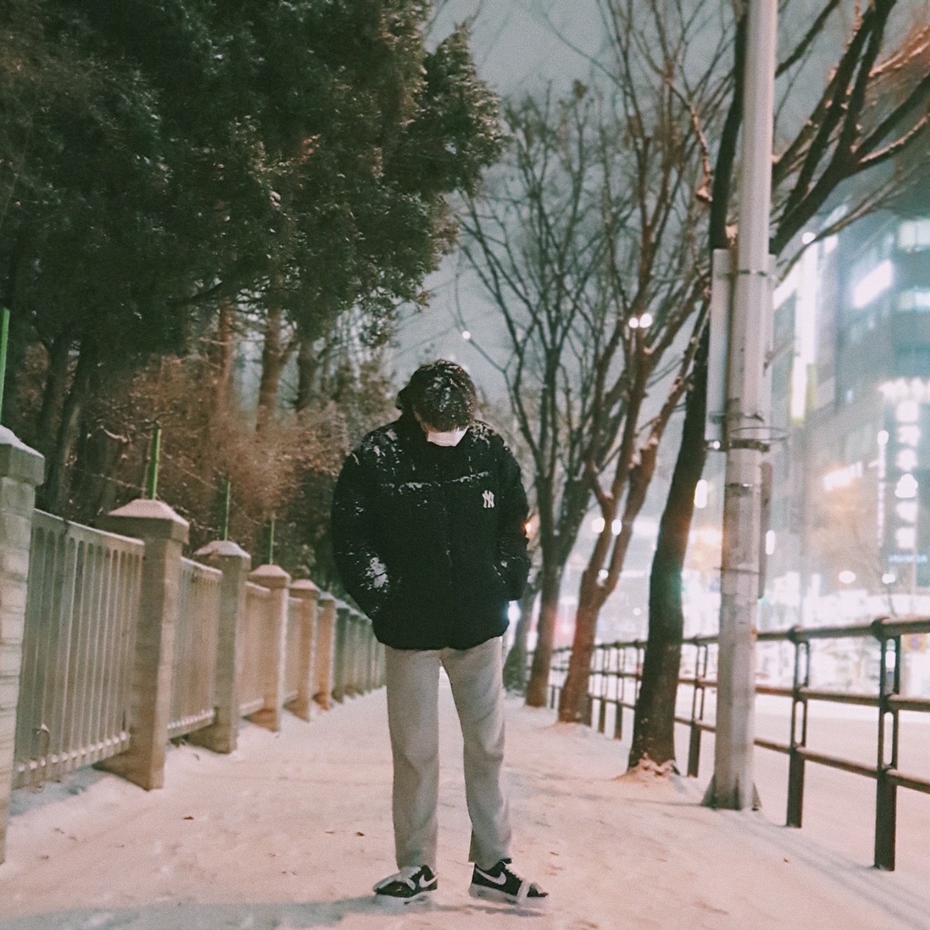 Nike x Peaceminusone Air Force 1 Low Para-Noise 착용 스타일 - 2