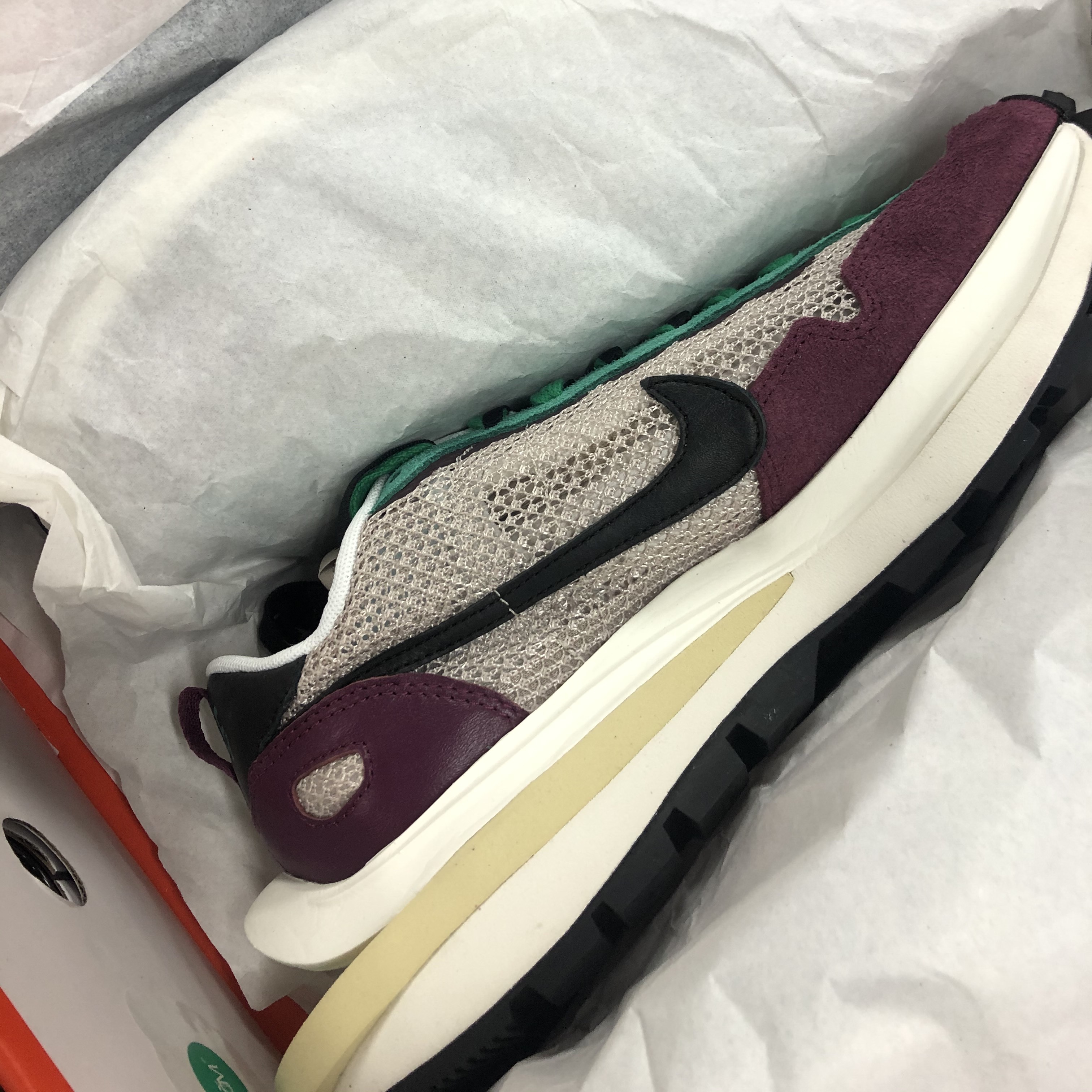 Nike x Sacai VaporWaffle String & Black Villain Red 착용 스타일 - 2