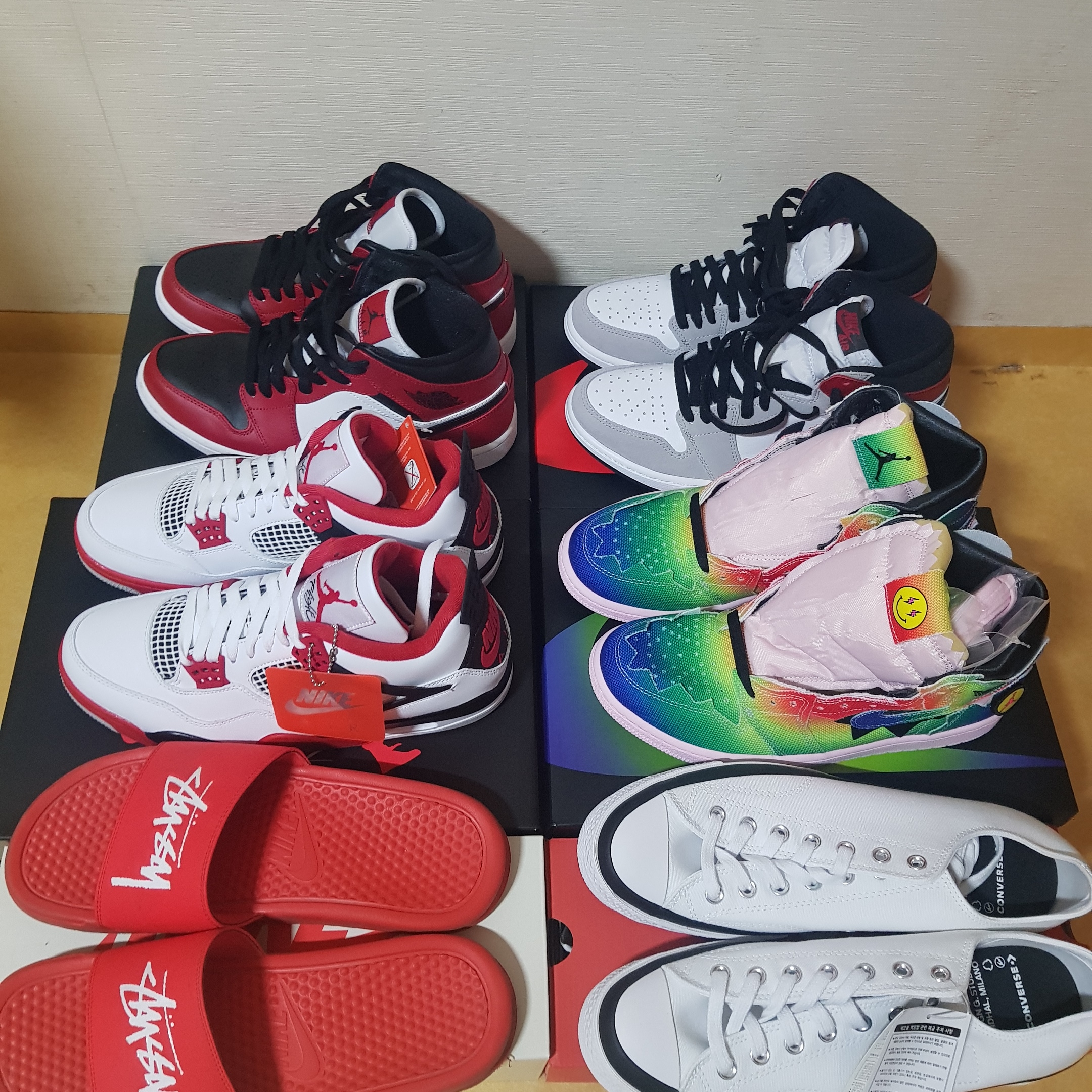 Nike x Stussy Benassi Slide Habanero Red, Converse x Moncler x Fragment Chuck 70 Ox White 착용 스타일