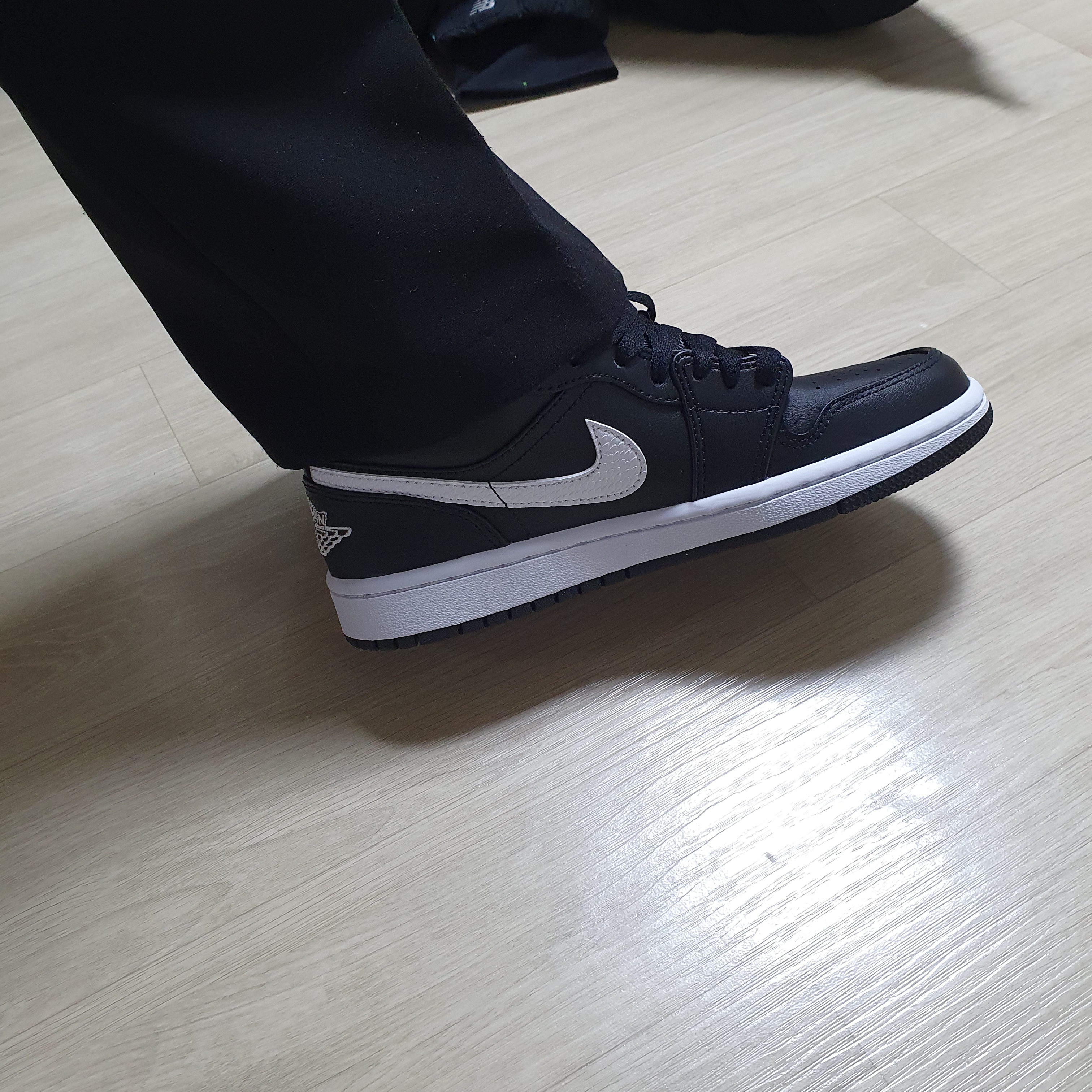 (W) Jordan 1 Low Black White 착용 스타일