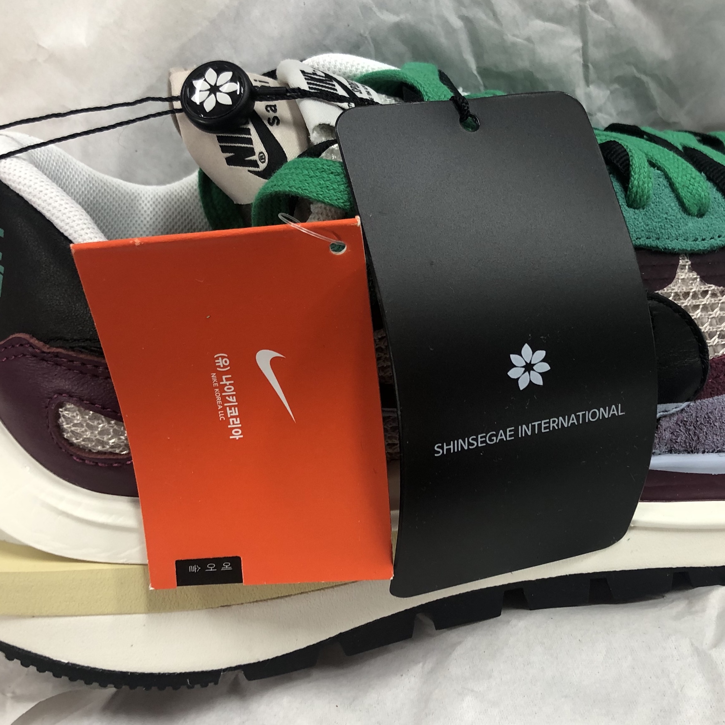 Nike x Sacai VaporWaffle String & Black Villain Red 착용 스타일 - 3