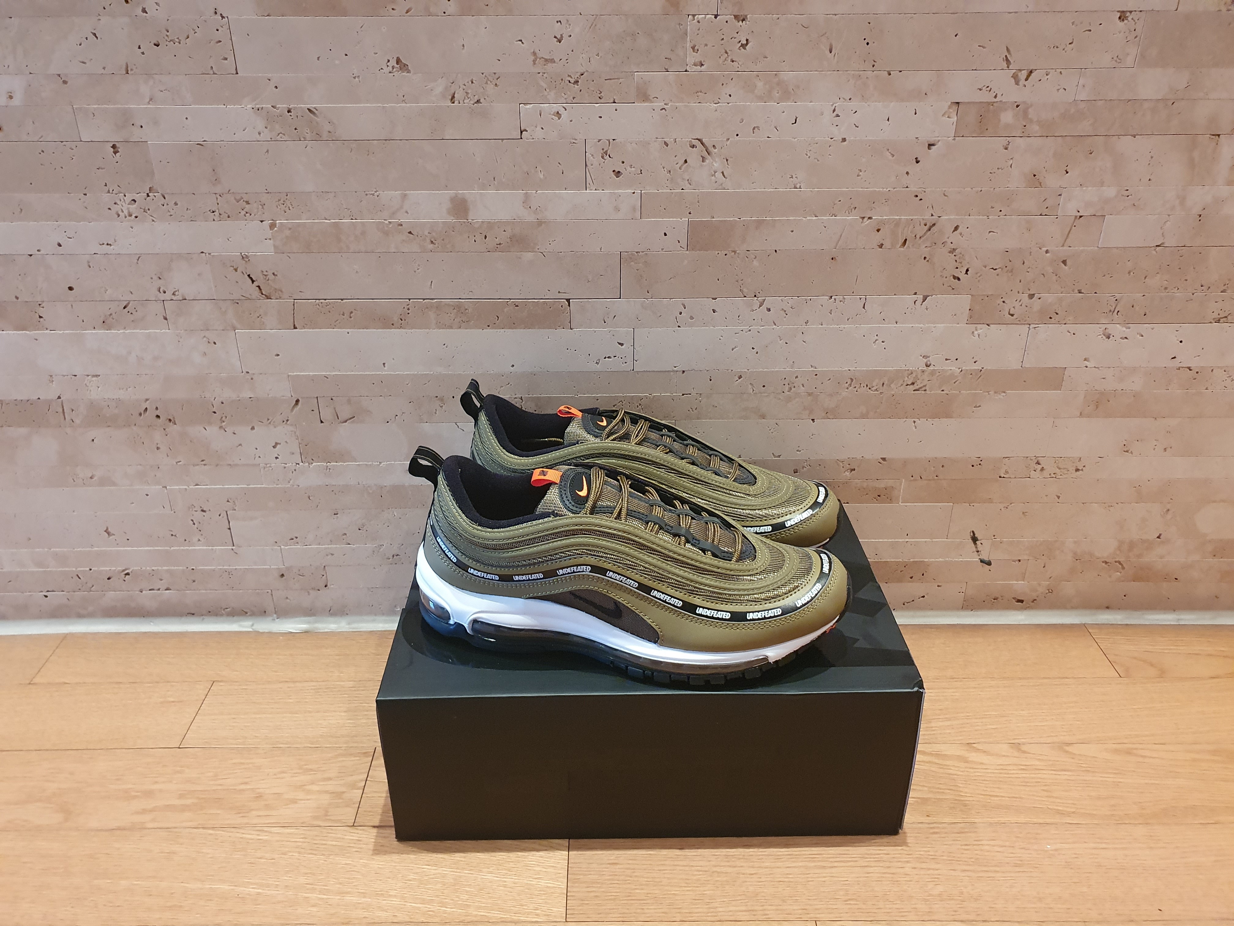 Nike x Undefeated Air Max 97 Militia Green 착용 스타일