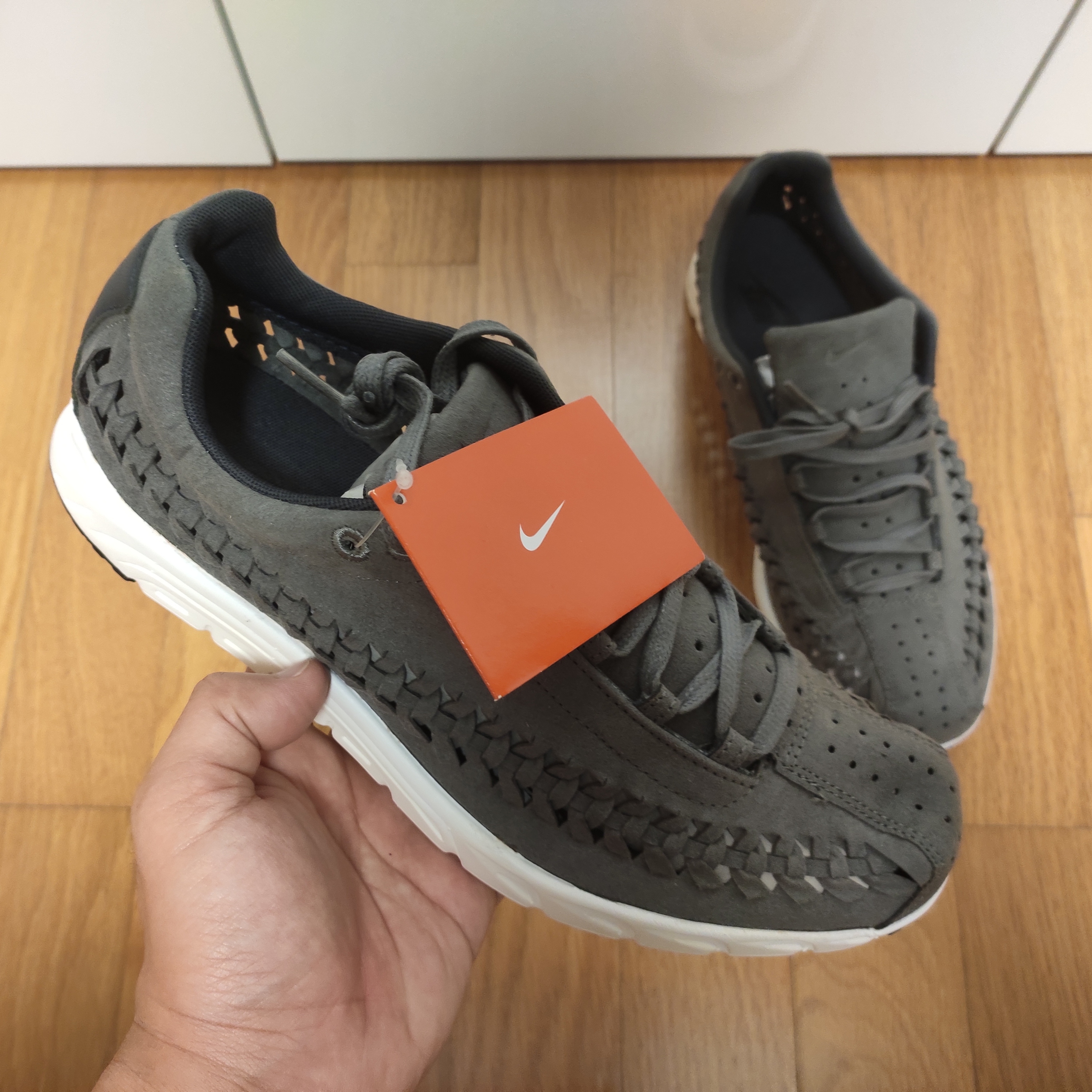 Nike Mayfly Woven Tumbled Grey 착용 스타일 - 3