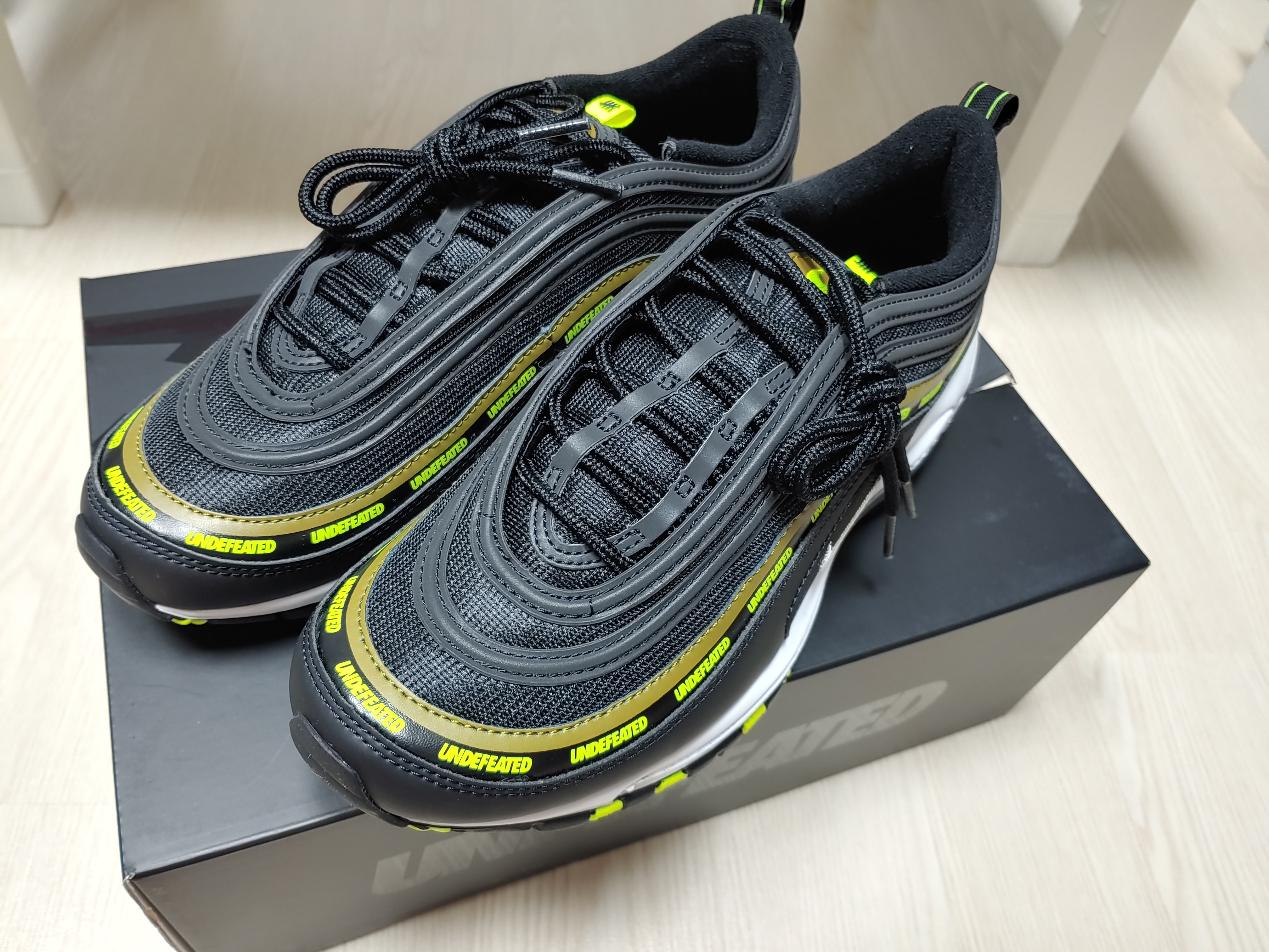 Nike x Undefeated Air Max 97 Black Volt 착용 스타일