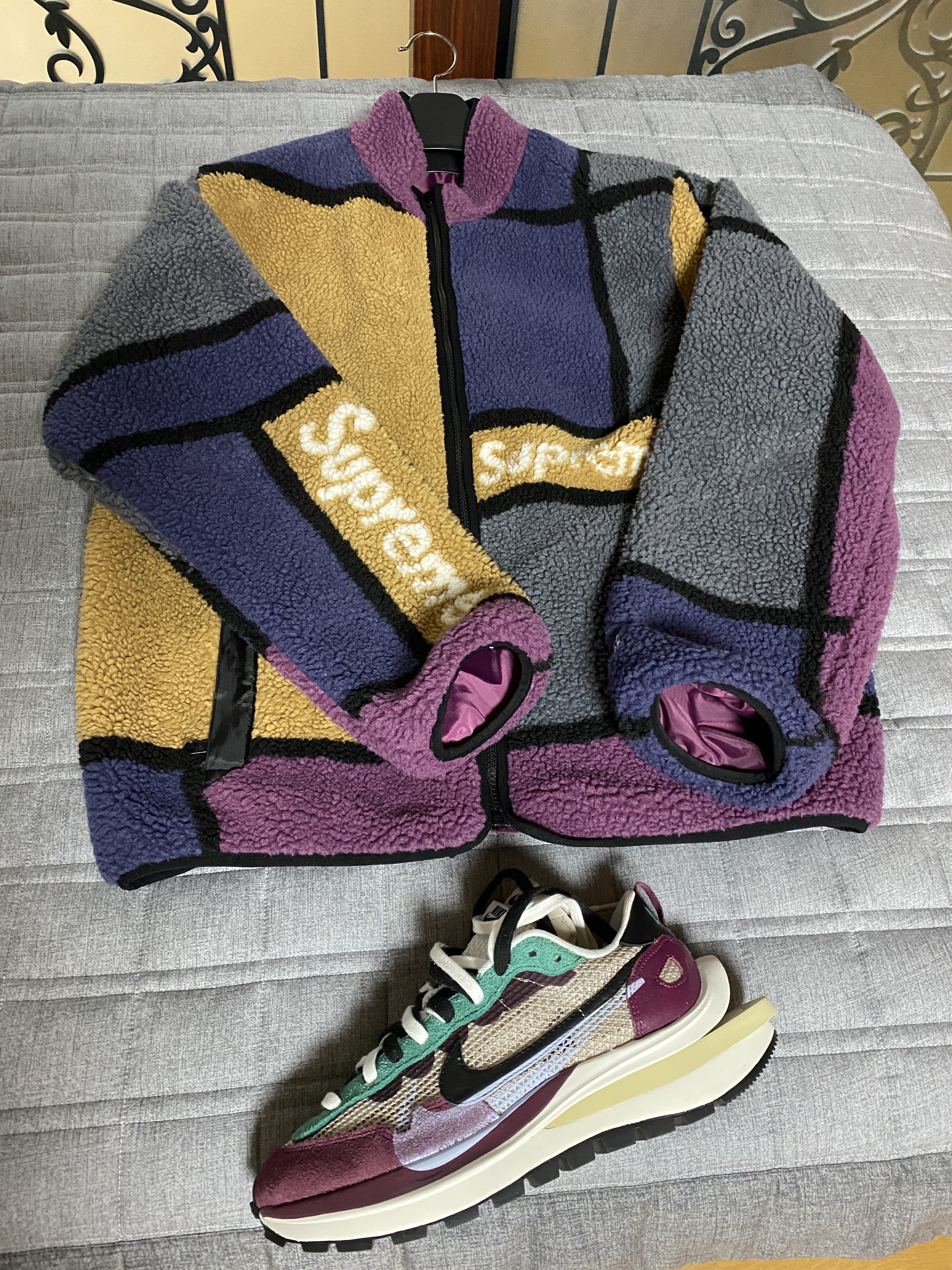 Supreme Reversible Colorblocked Fleece Jacket Purple - 20FW, Nike x Sacai VaporWaffle String & Black Villain Red 착용 스타일 - 1