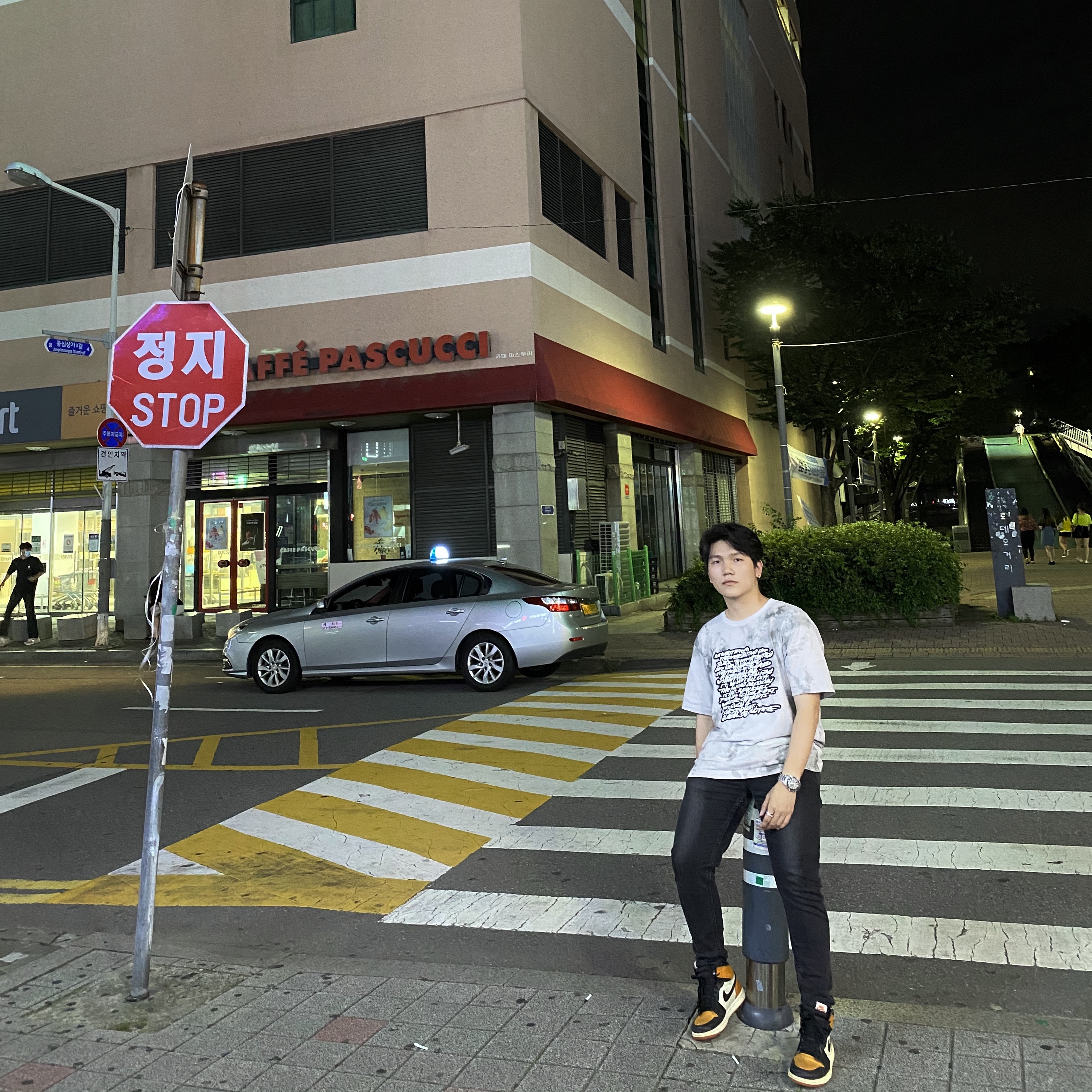 Jordan 1 Retro Shattered Backboard 착용 스타일