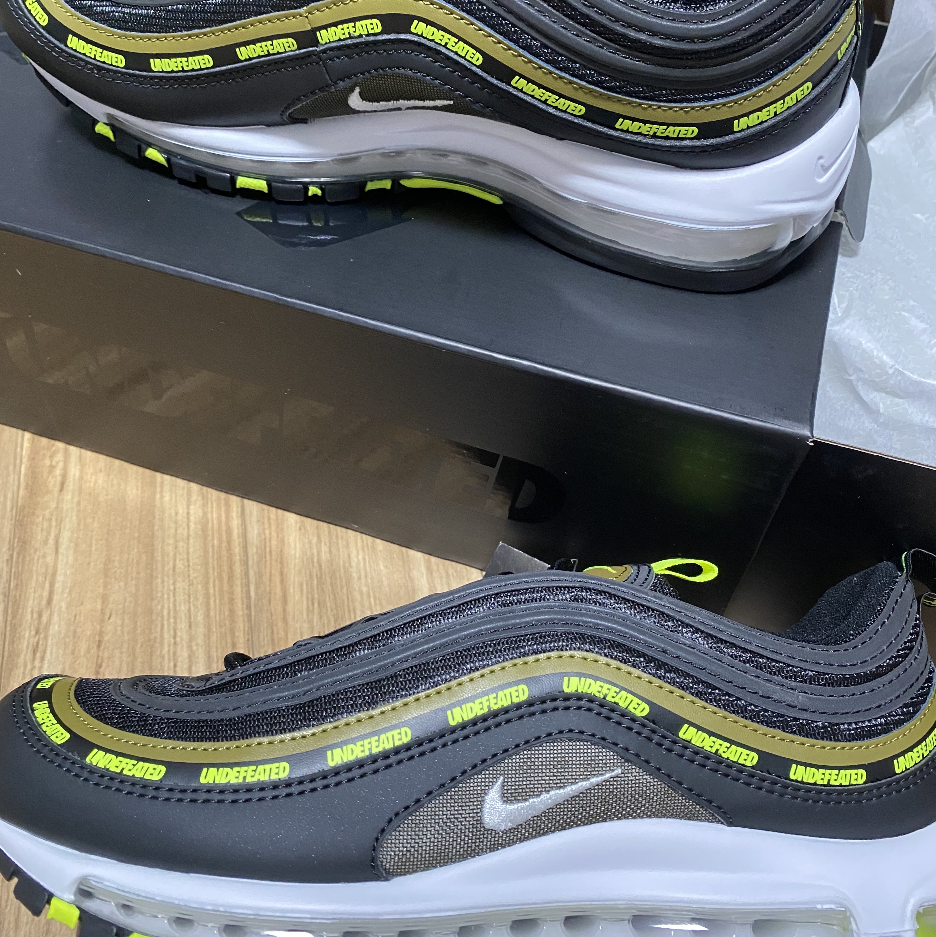Nike x Undefeated Air Max 97 Black Volt 착용 스타일
