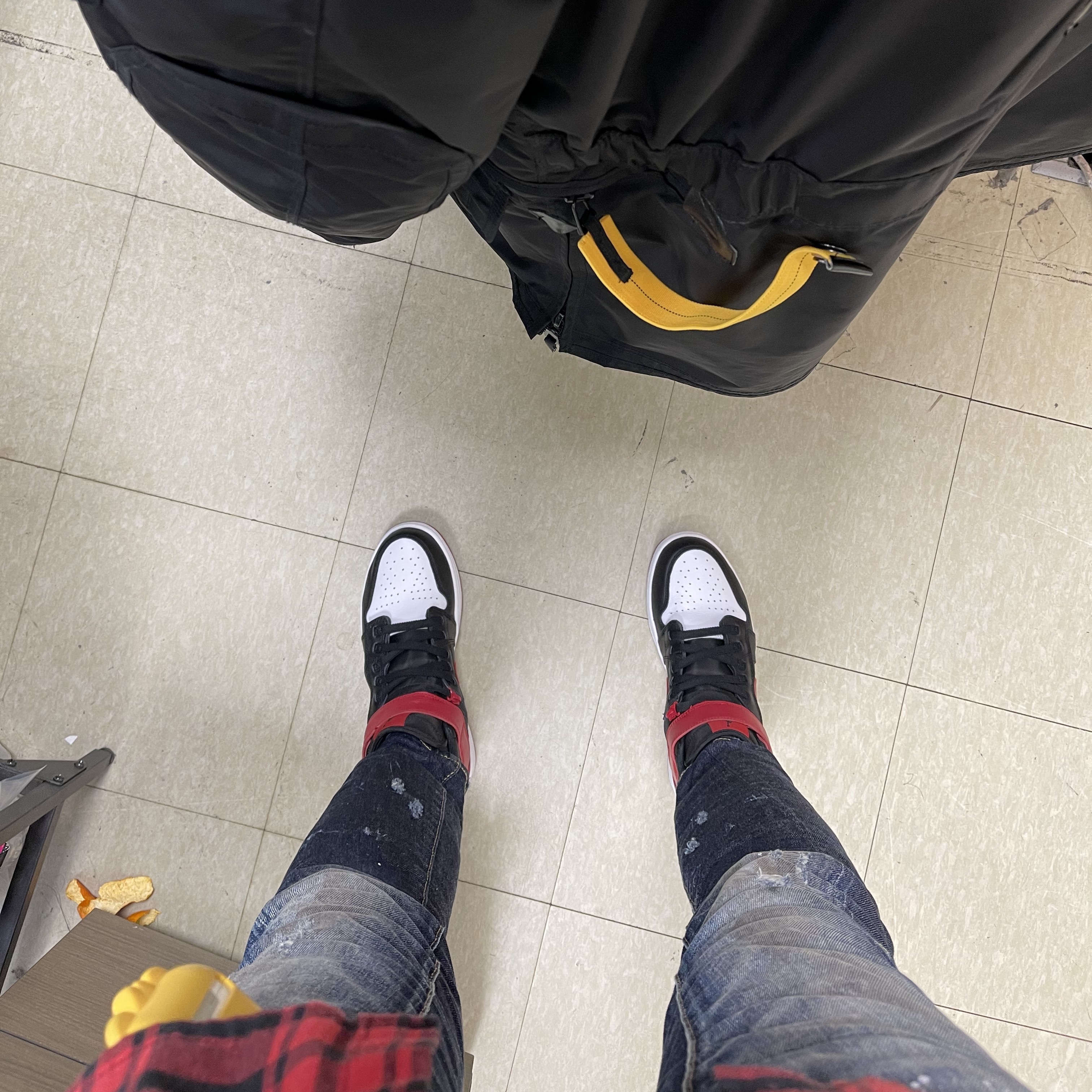 Jordan 1 High FlyEase Bred White Toe 착용 스타일