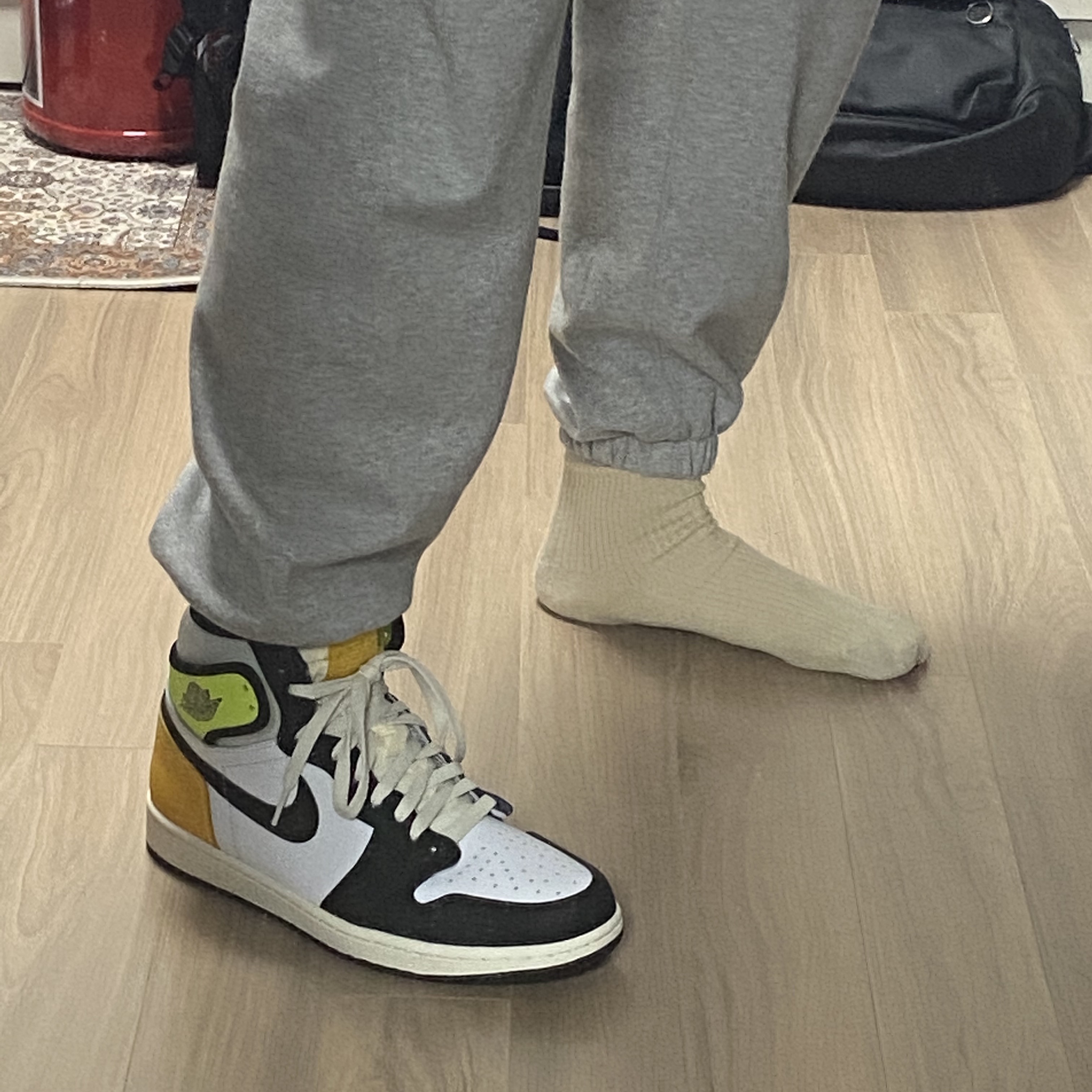 Jordan 1 Retro High OG Volt Gold 착용 스타일 - 2