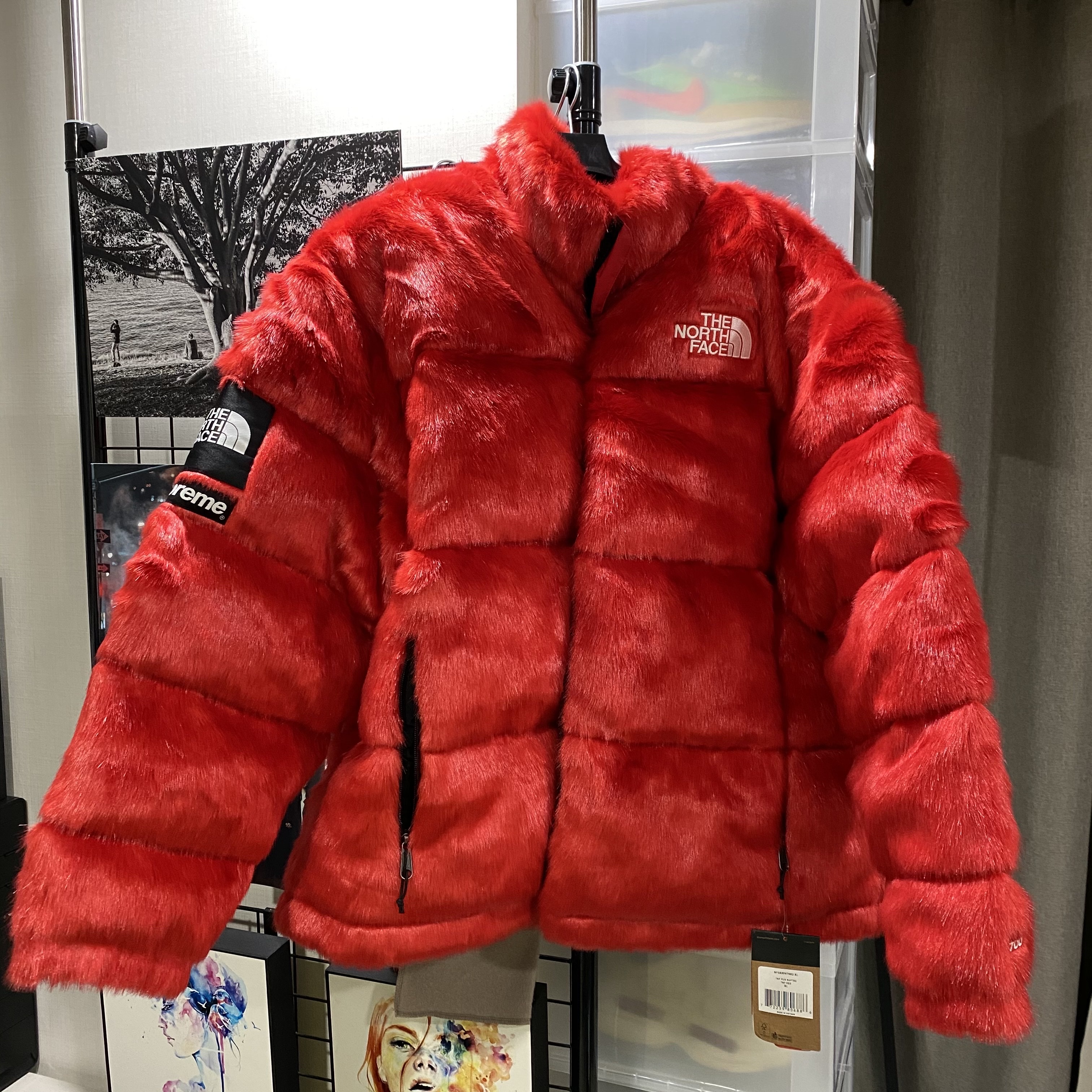 Supreme x The North Face Faux Fur Nuptse Jacket Red - 20FW 착용 스타일 - 2