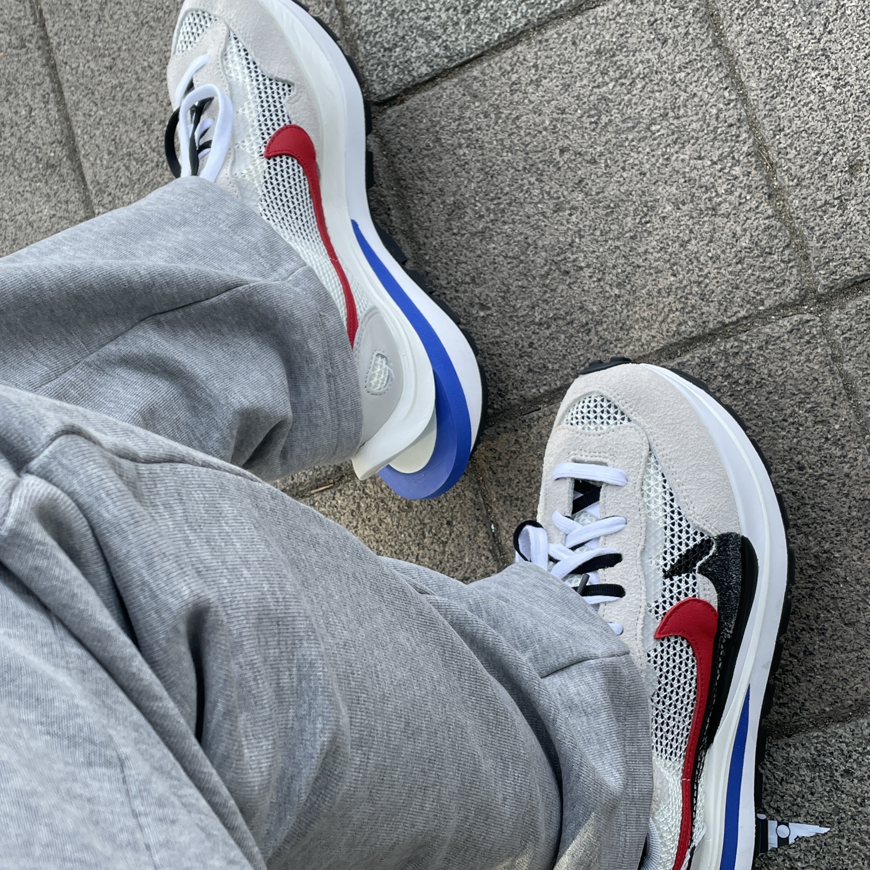 Nike x Sacai VaporWaffle Royal Fuchsia 착용 스타일