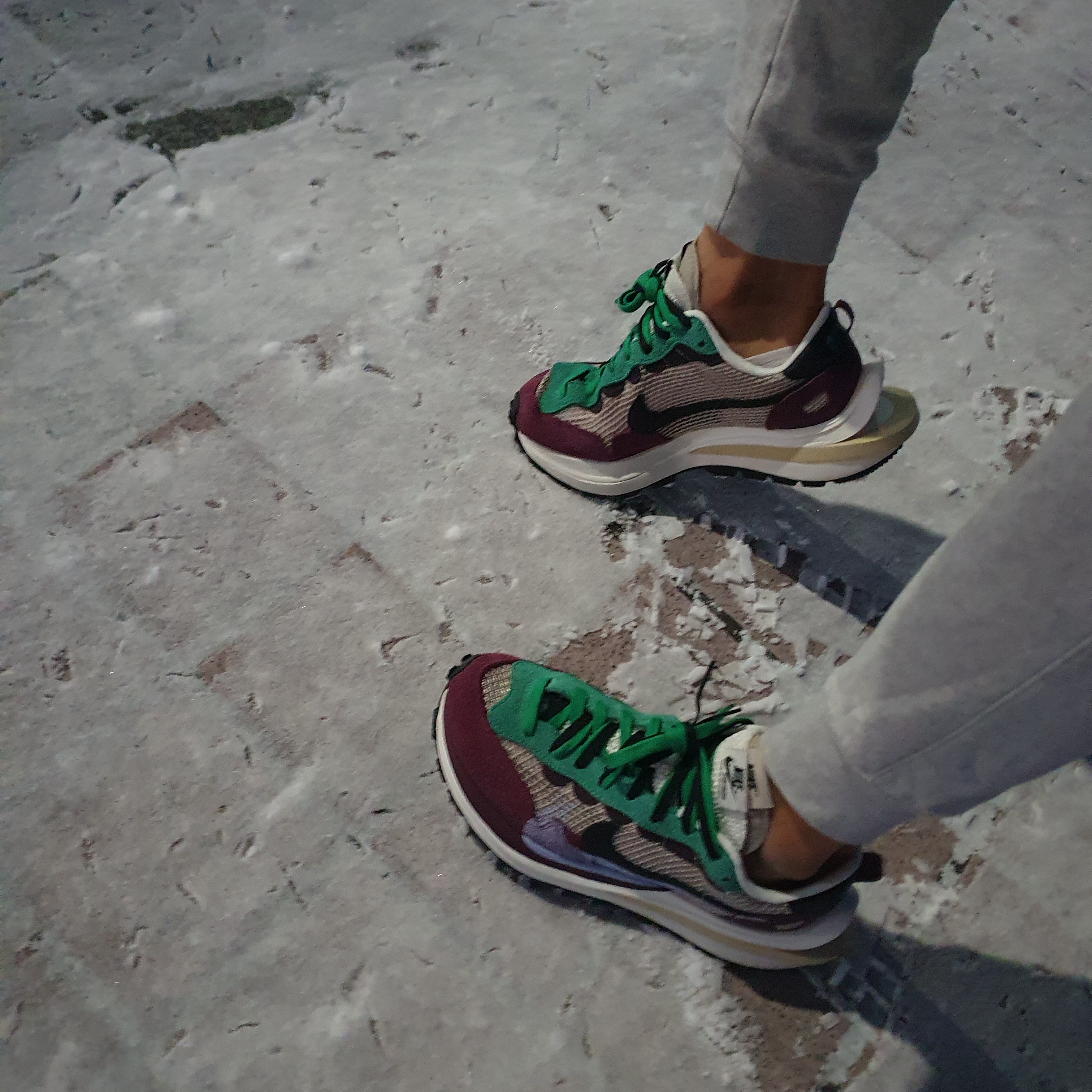 Nike x Sacai VaporWaffle String & Black Villain Red 착용 스타일 - 1