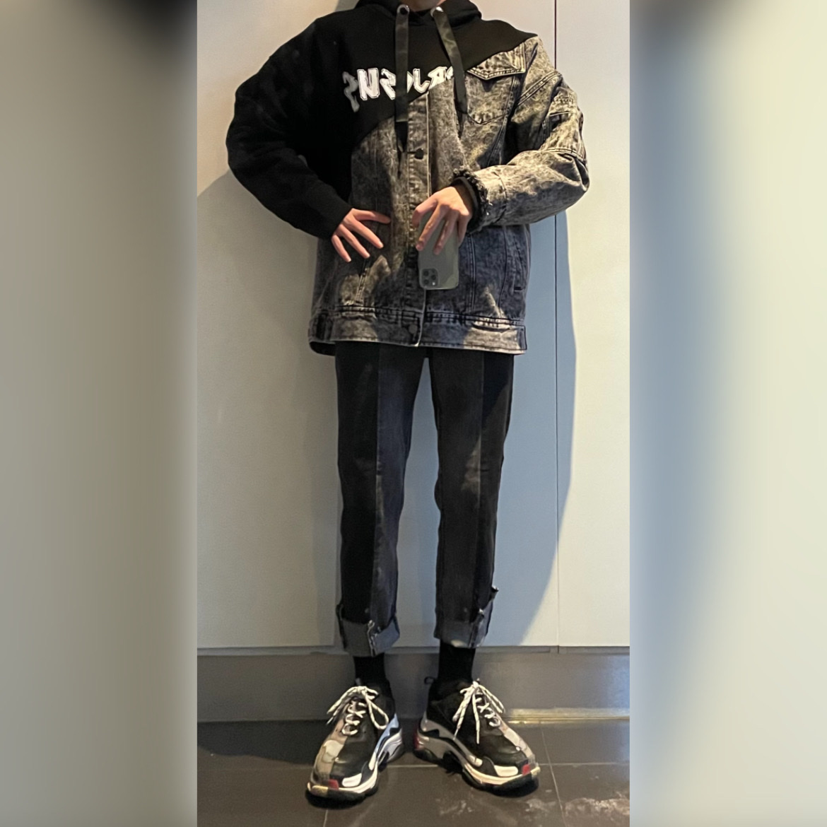 Balenciaga Triple S Split Brack Grey 2018 착용 스타일 - 2