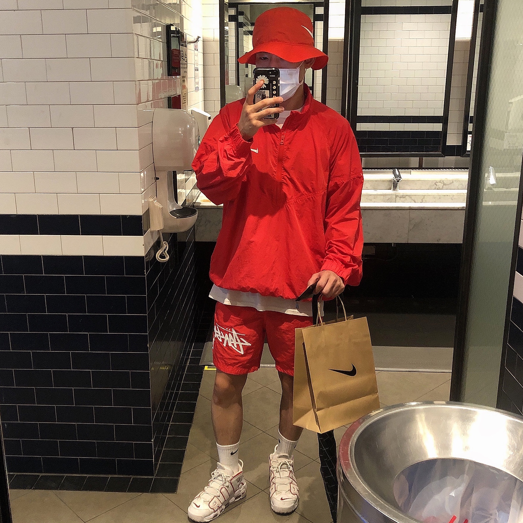 Nike x Stussy Windrunner Jacket Habanero Red, Nike x Stussy Bucket Hat Habanero Red 착용 스타일