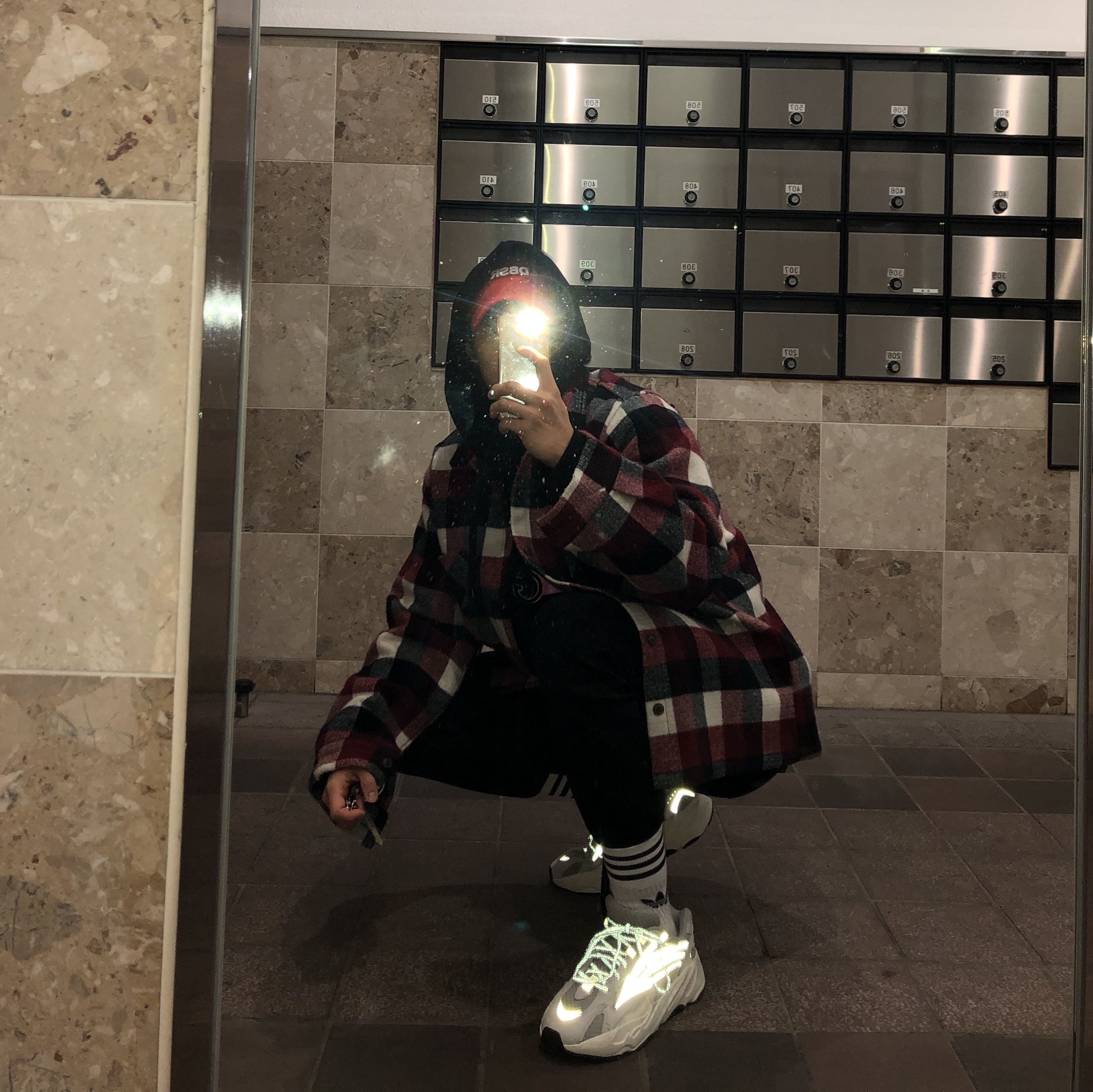 Adidas Yeezy Boost 700 V2 Static 2018 착용 스타일