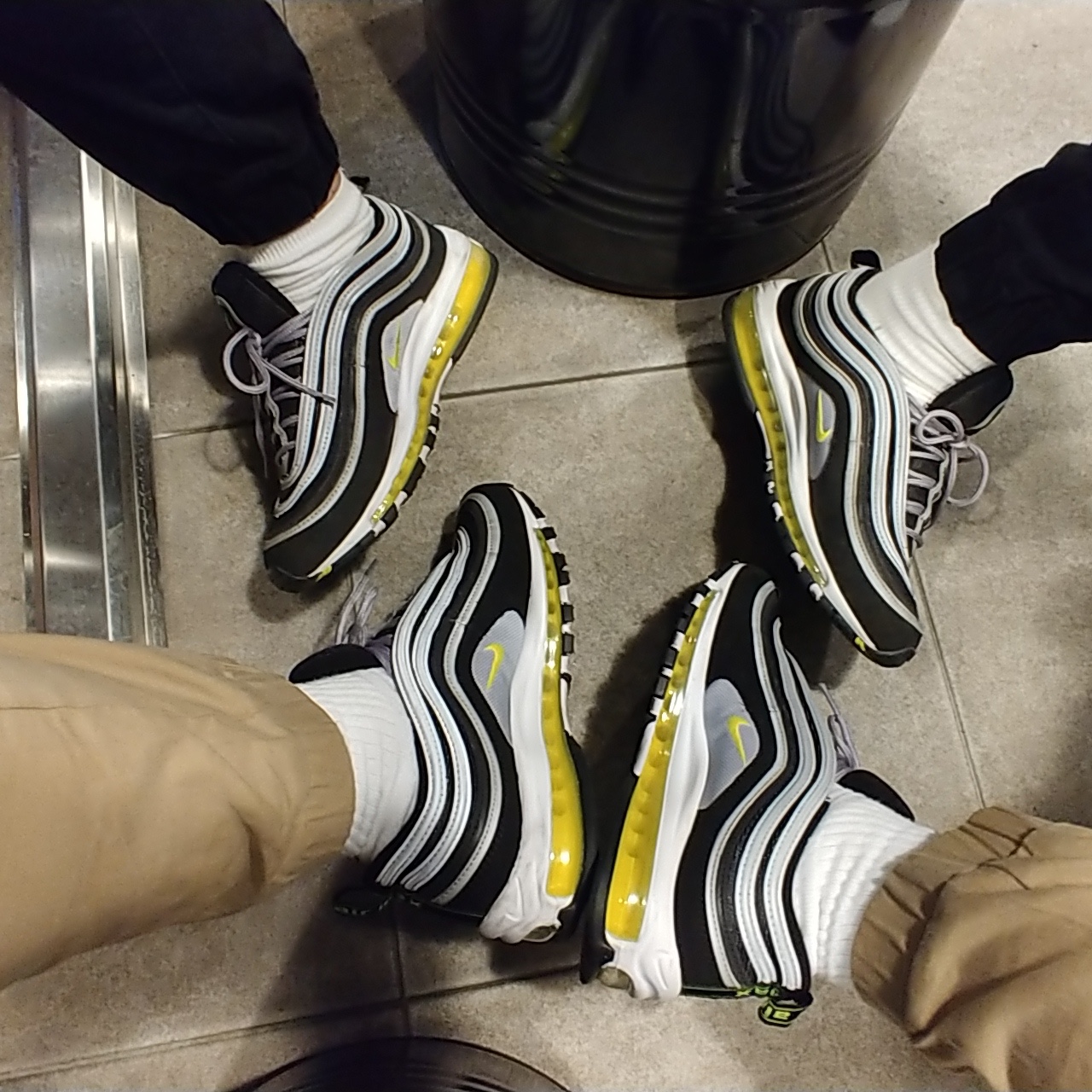 Nike Air Max 97 OG Black Volt Asia 착용 스타일 - 1