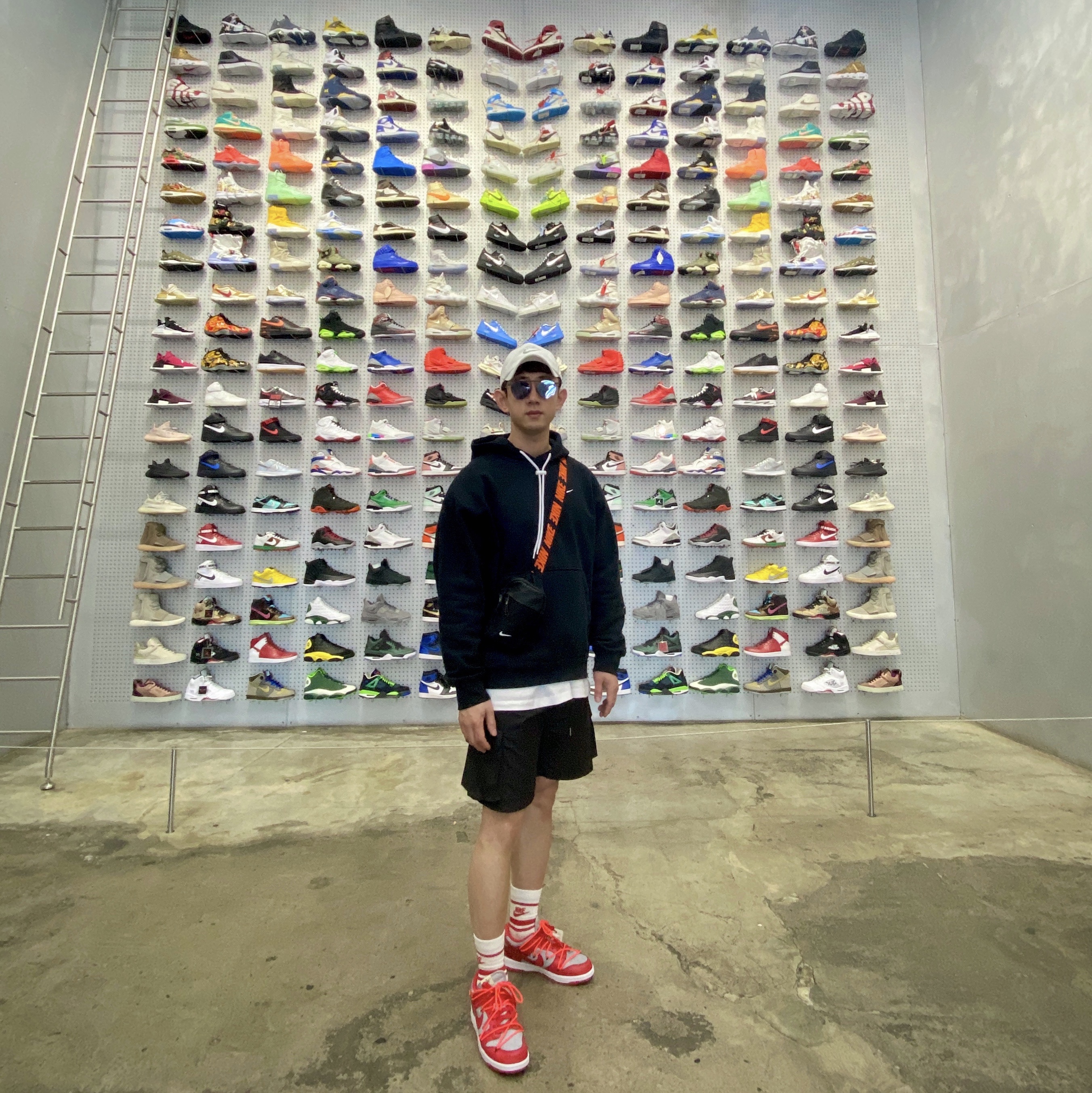 Nike x Off-White Dunk Low University Red, Nike M NRG Hoodie Black 착용 스타일