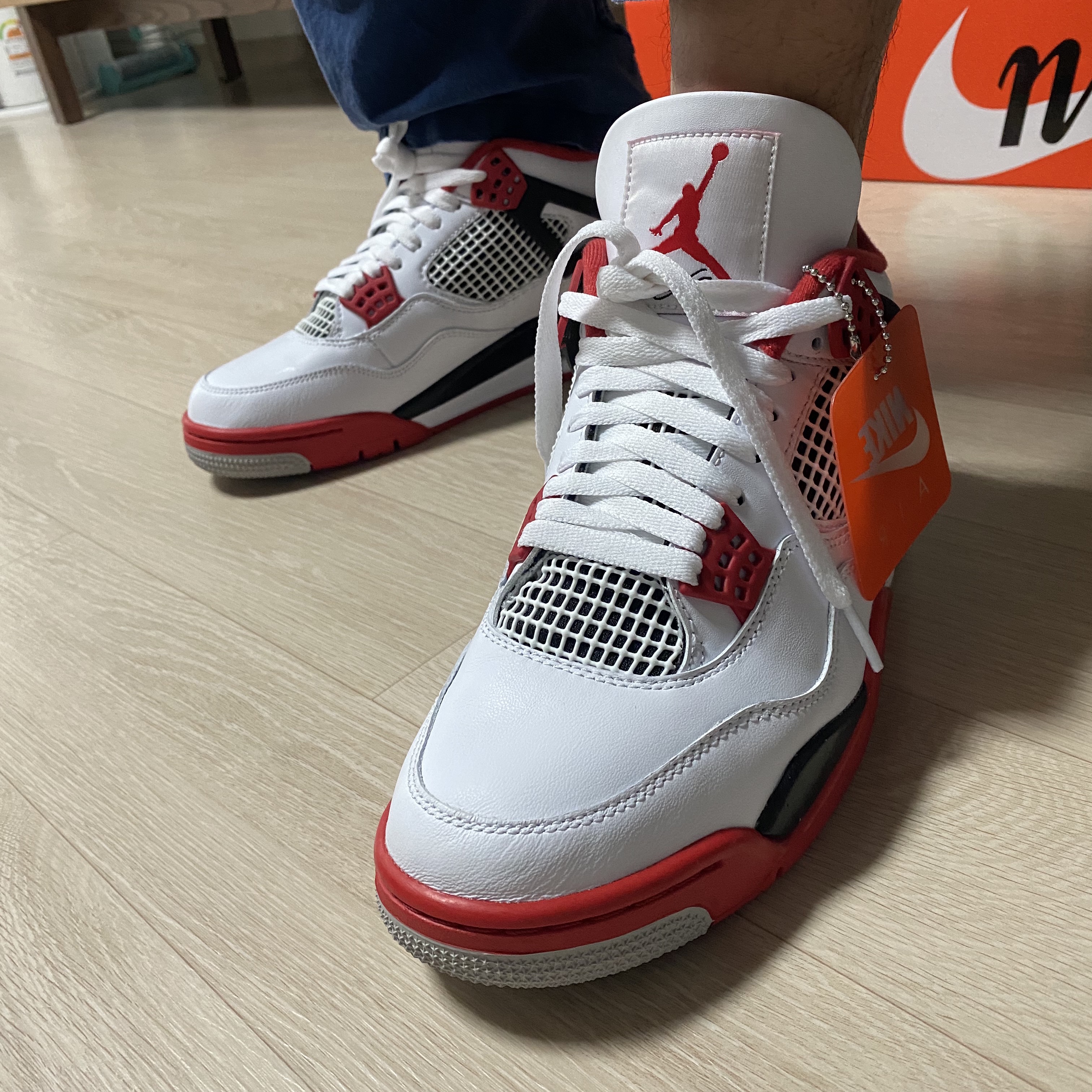 Jordan 4 Retro OG Fire Red 2020, (GS) Jordan 4 Retro OG Fire Red 2020 착용 스타일 - 2