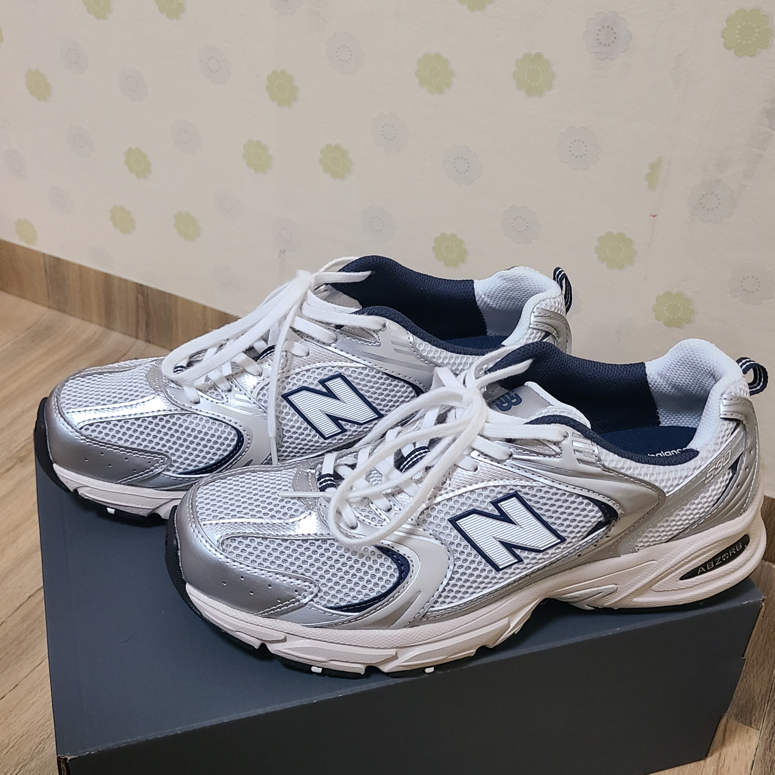New Balance 530 Steel Grey 착용 스타일