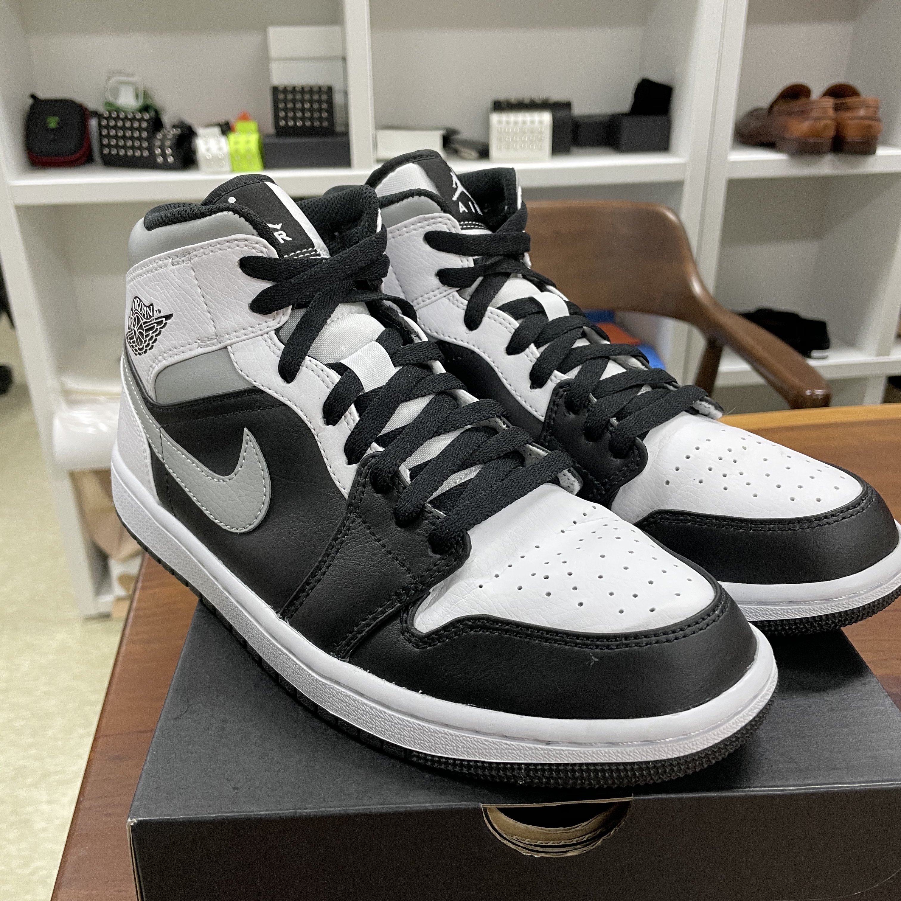 Jordan 1 Mid White Shadow 착용 스타일