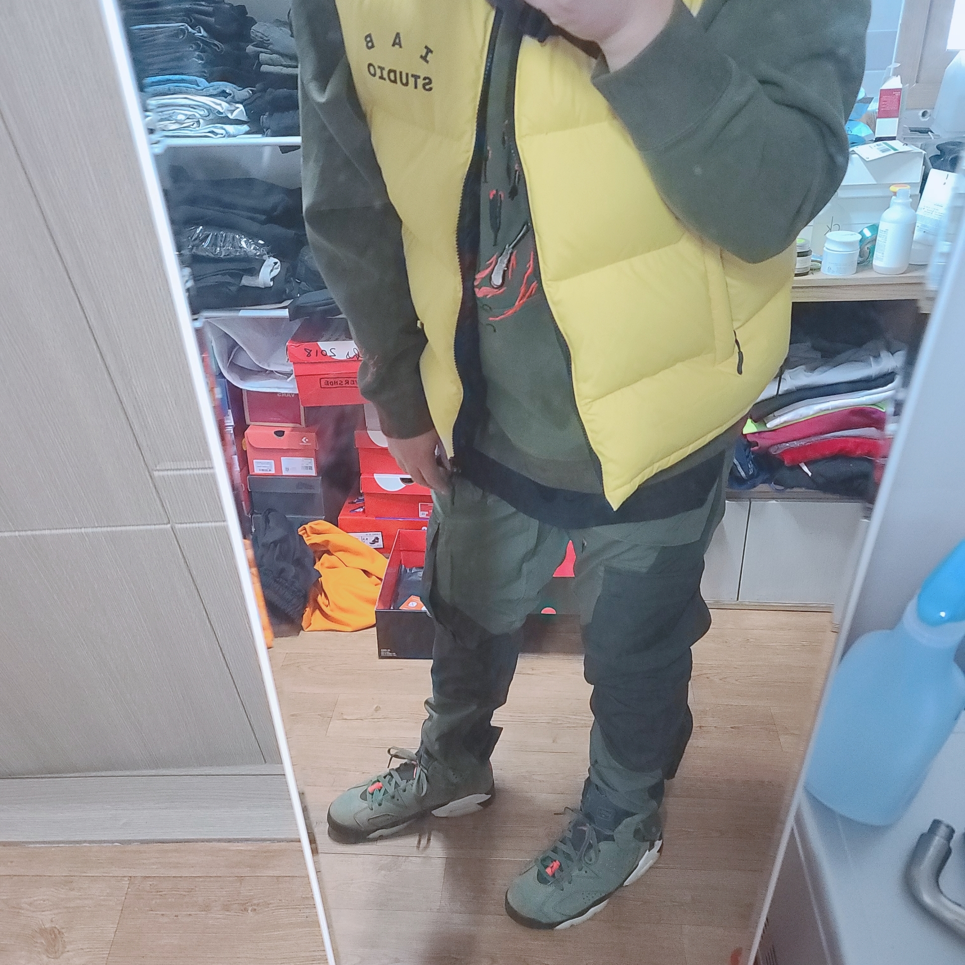 Jordan 6 x Travis Scott Retro Olive, Jordan x Travis Scott Cargo Pants Olive 착용 스타일
